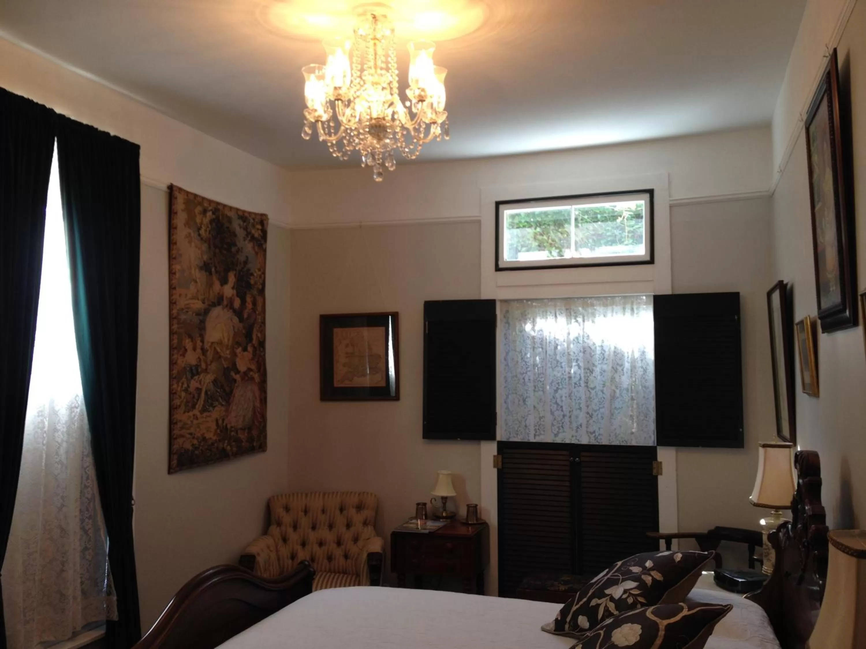 Bed, Seating Area in Stone House Musical B&B