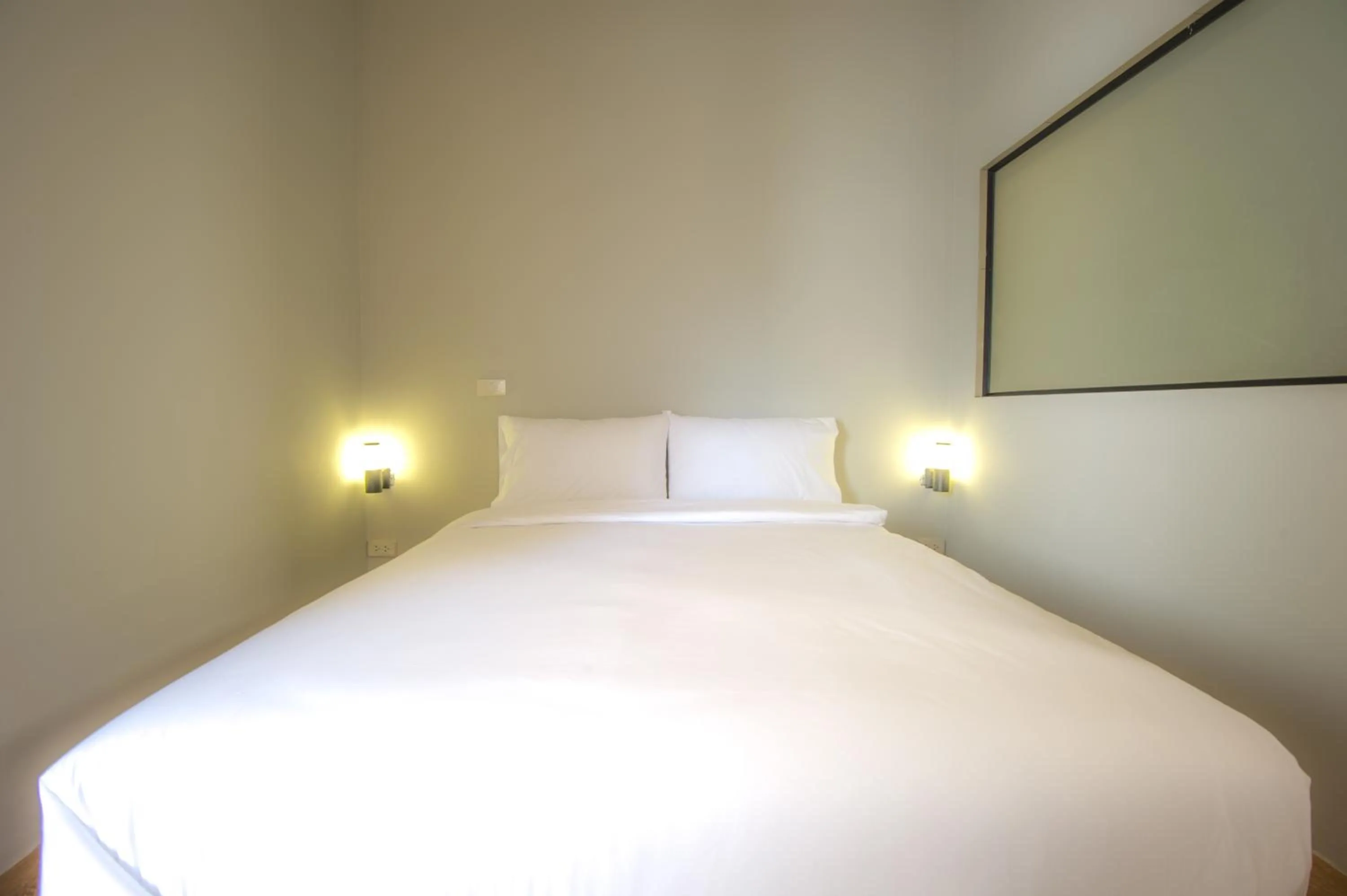 Bedroom, Bed in Glur Central Pratunam