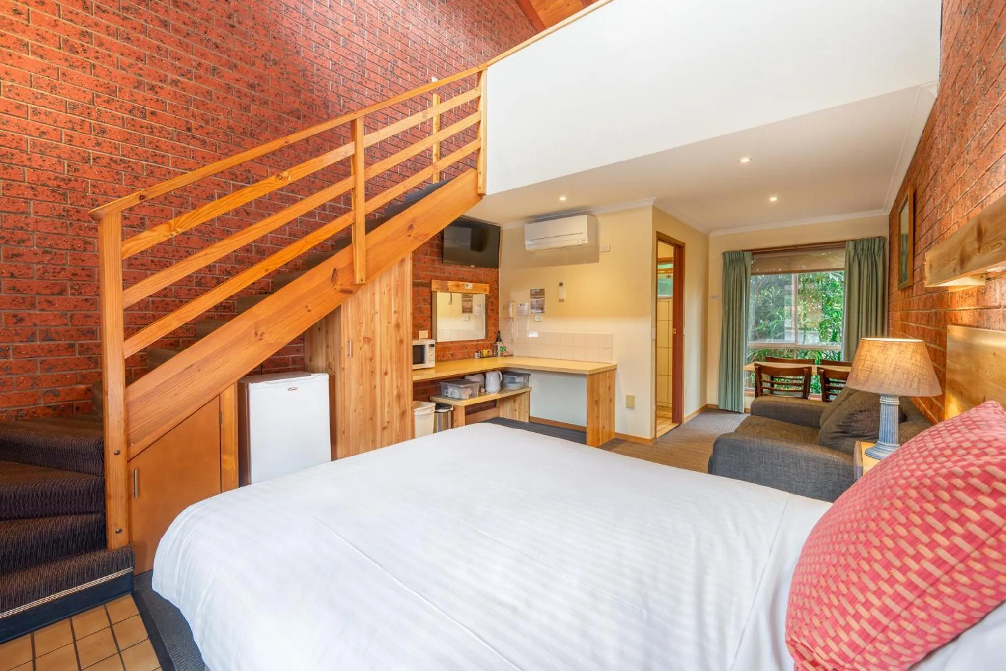 Photo of the whole room, Bed in AAt 28 Goldsmith Motel