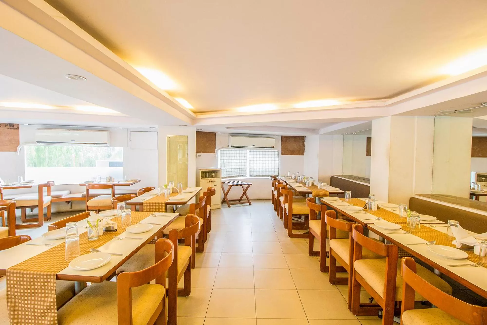 Restaurant/places to eat in FabHotel Kalyan
