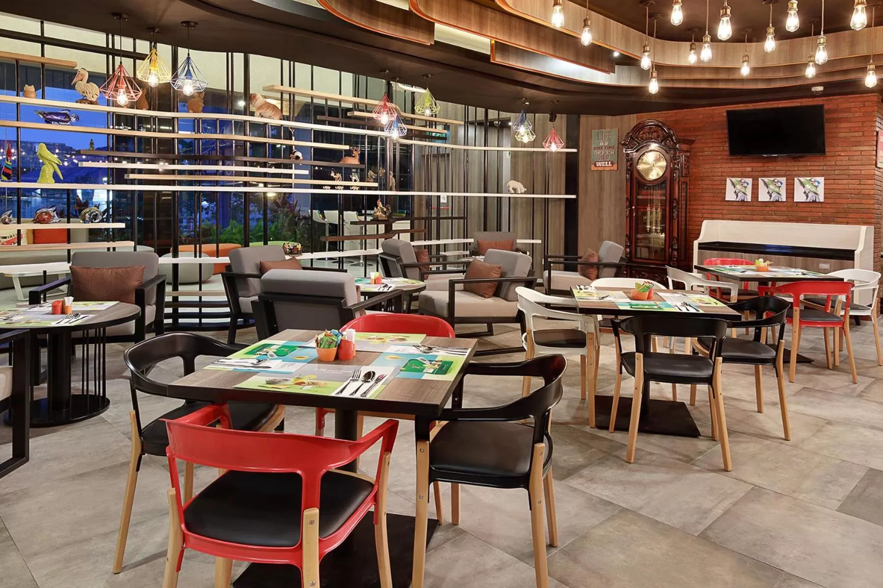 Restaurant/places to eat in Ibis Styles Makassar Sam Ratulangi