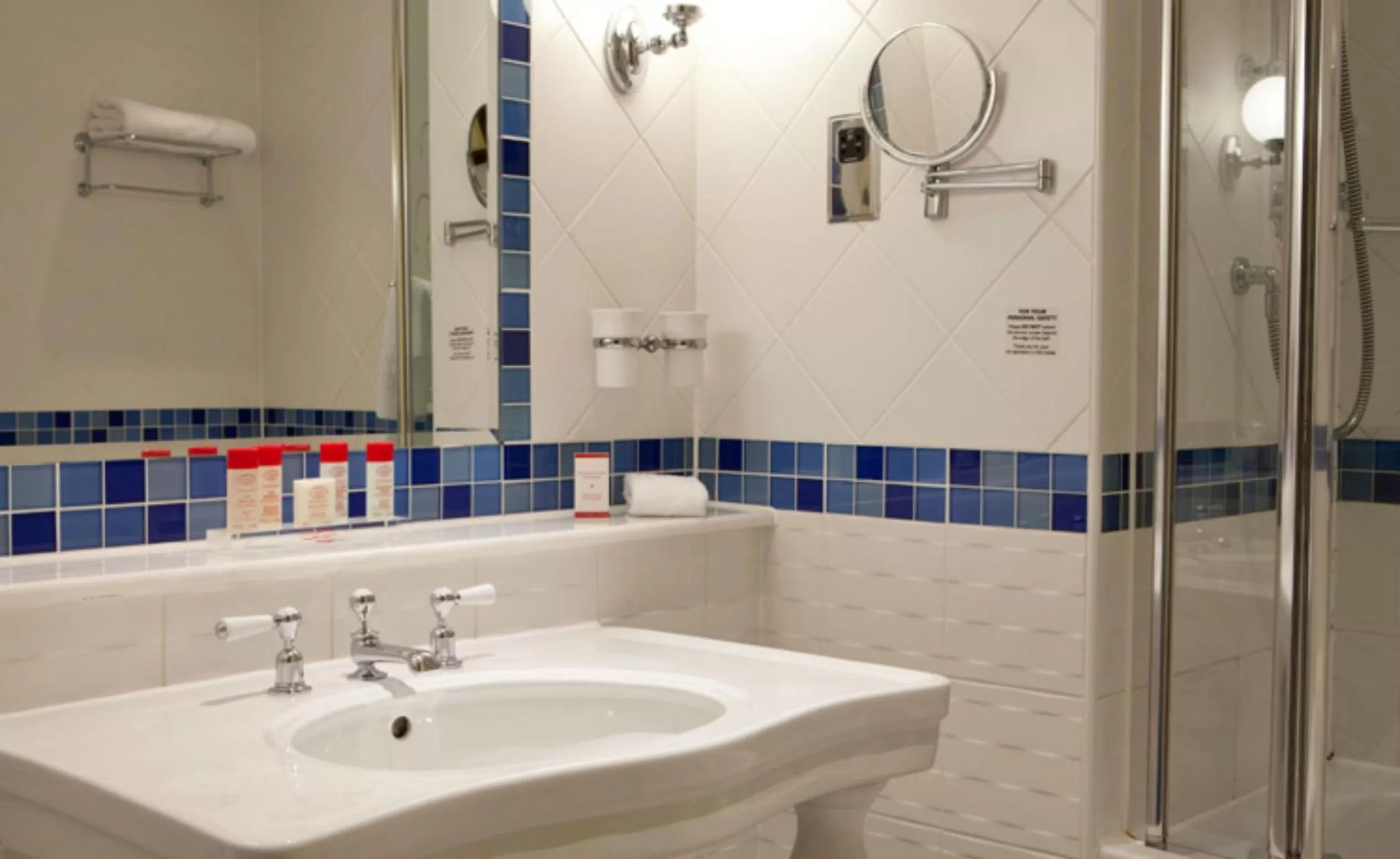 Bathroom in Kilworth House Hotel and Theatre