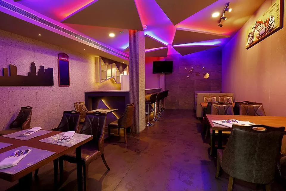 Food and drinks in Hotel New York Square