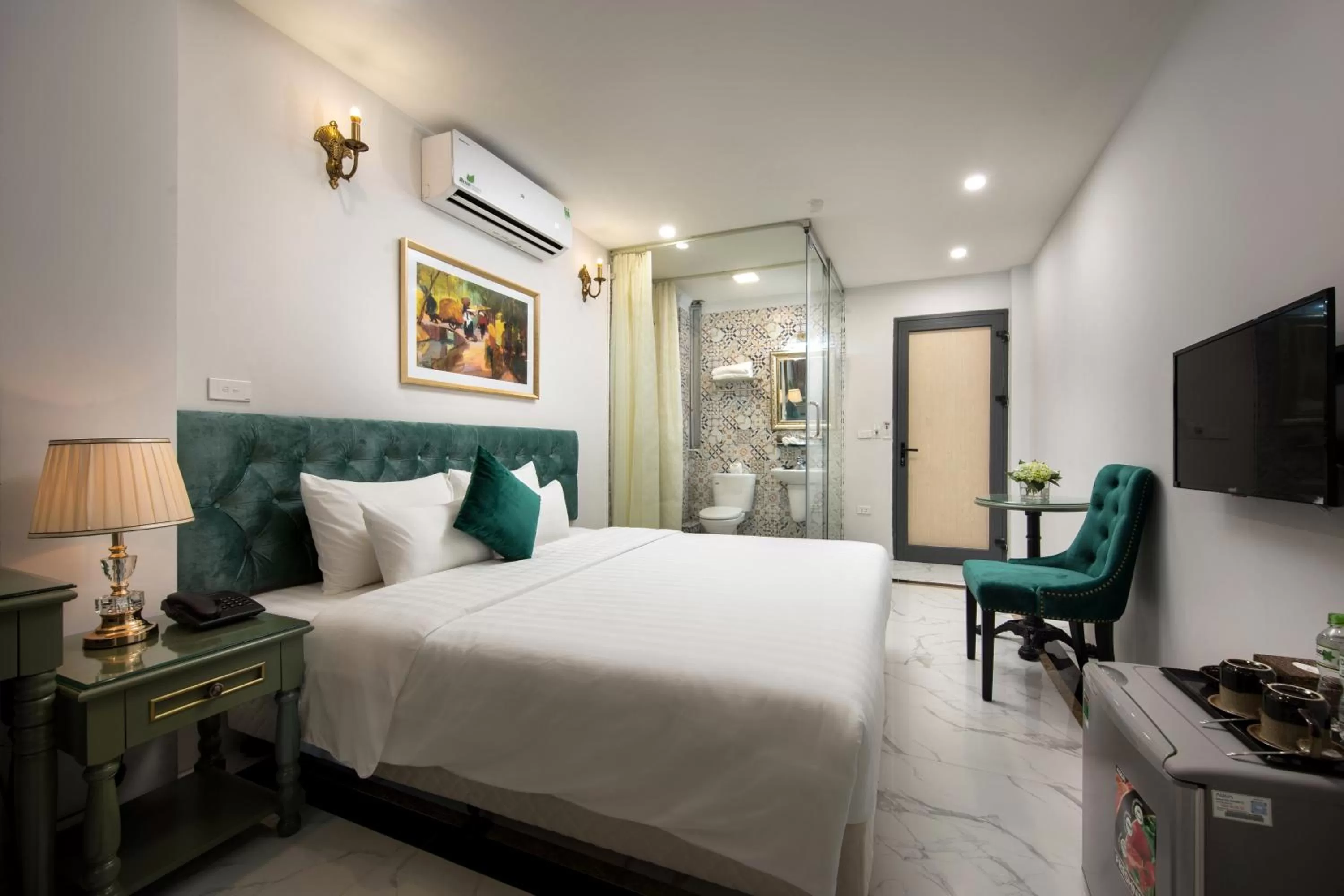 Photo of the whole room, Bed in Hanoi Gatsby Hotel