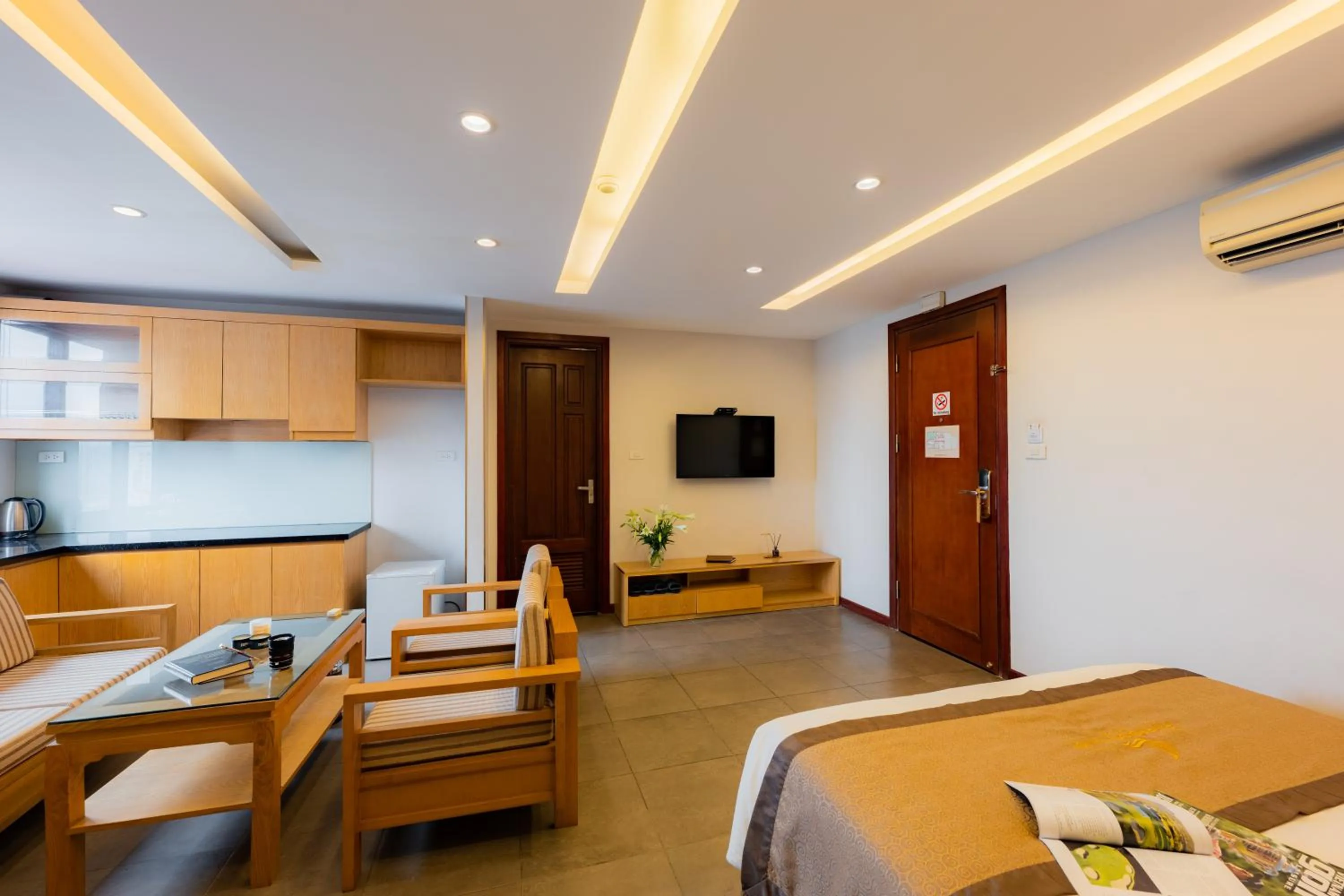 Communal lounge/ TV room in Riverside Hanoi Hotel