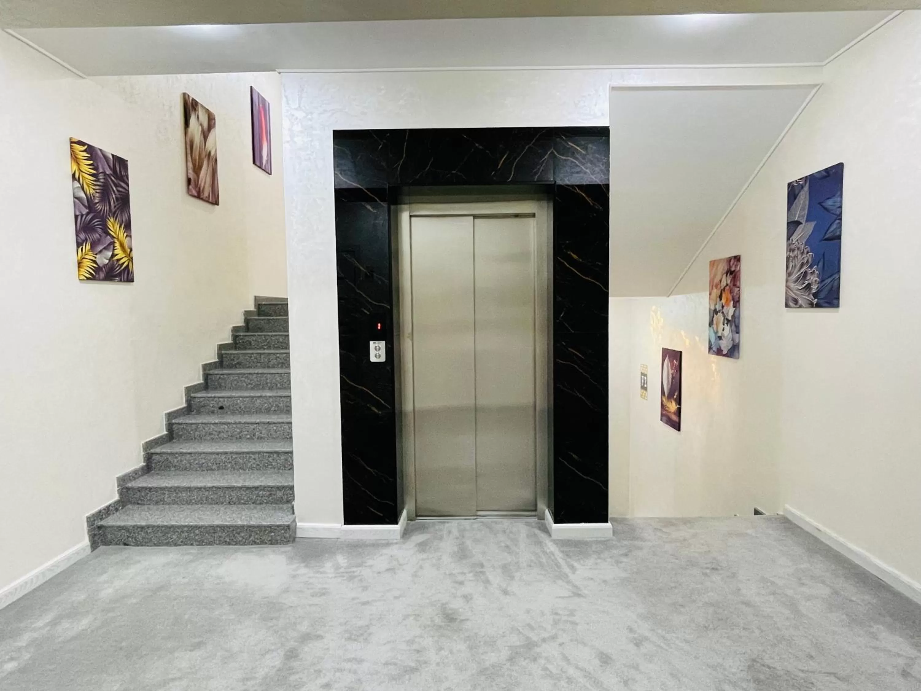 elevator in Porto Bello Hotel