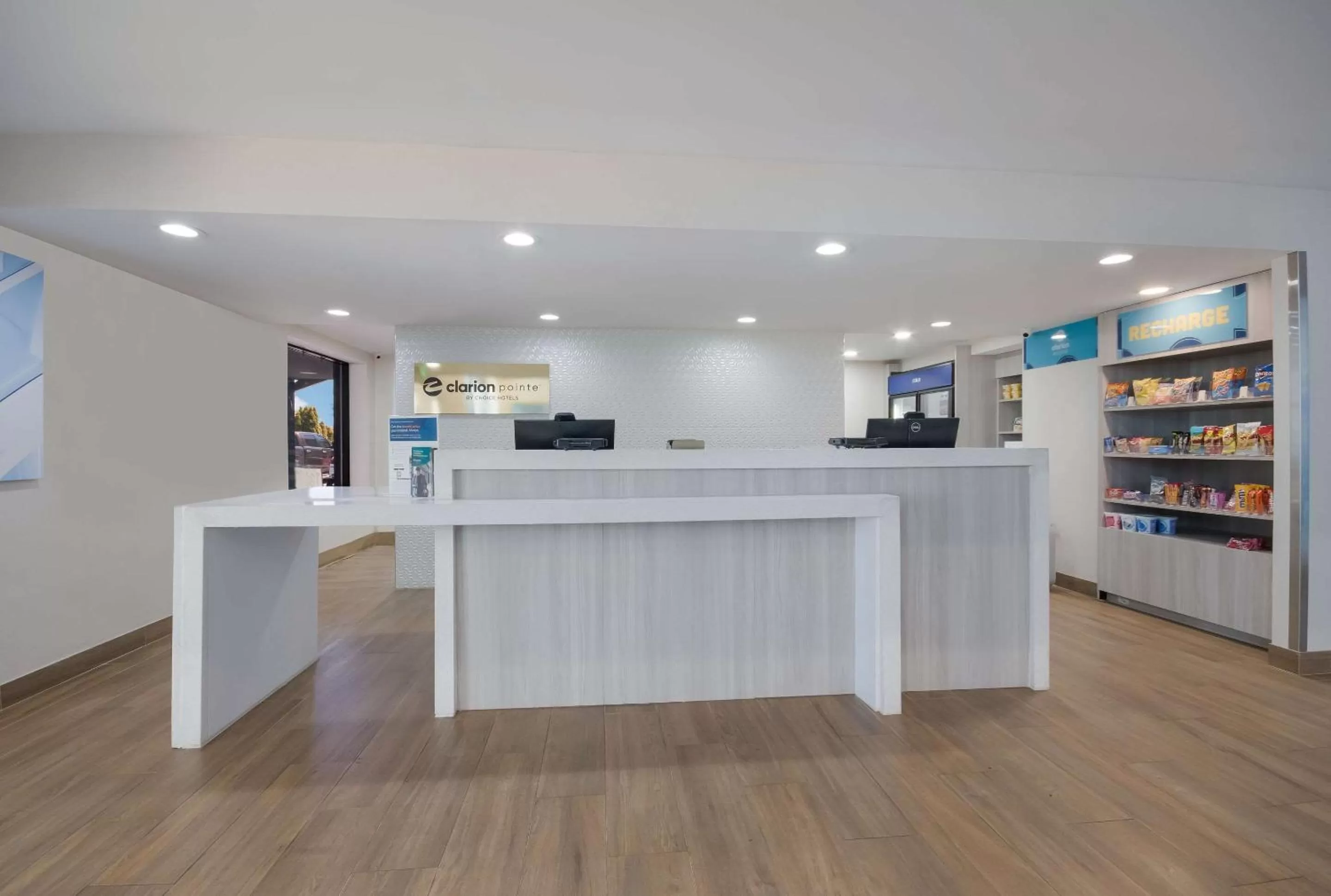 Lobby or reception in Clarion Pointe OKC Airport