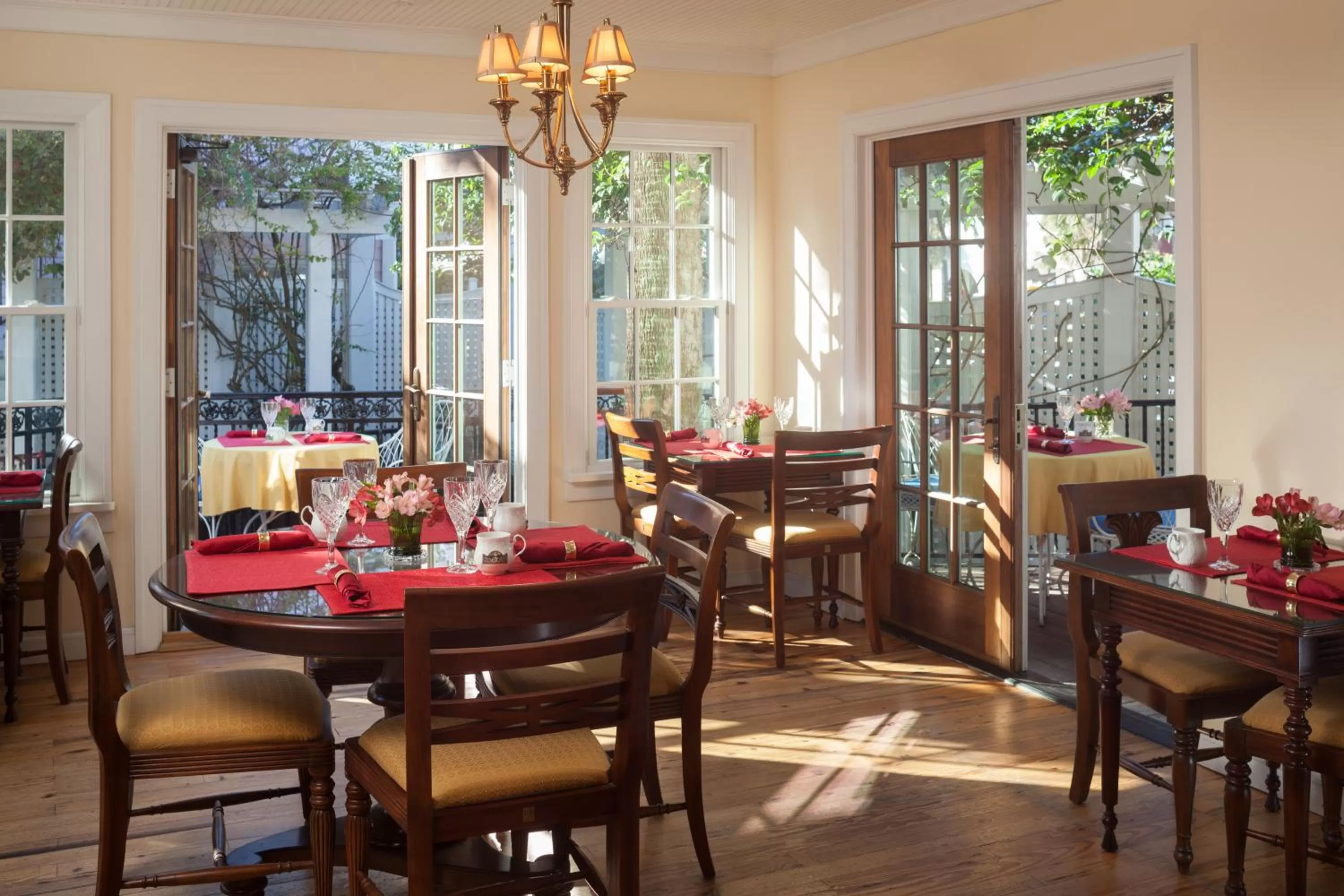 Breakfast in Port d'Hiver Bed and Breakfast