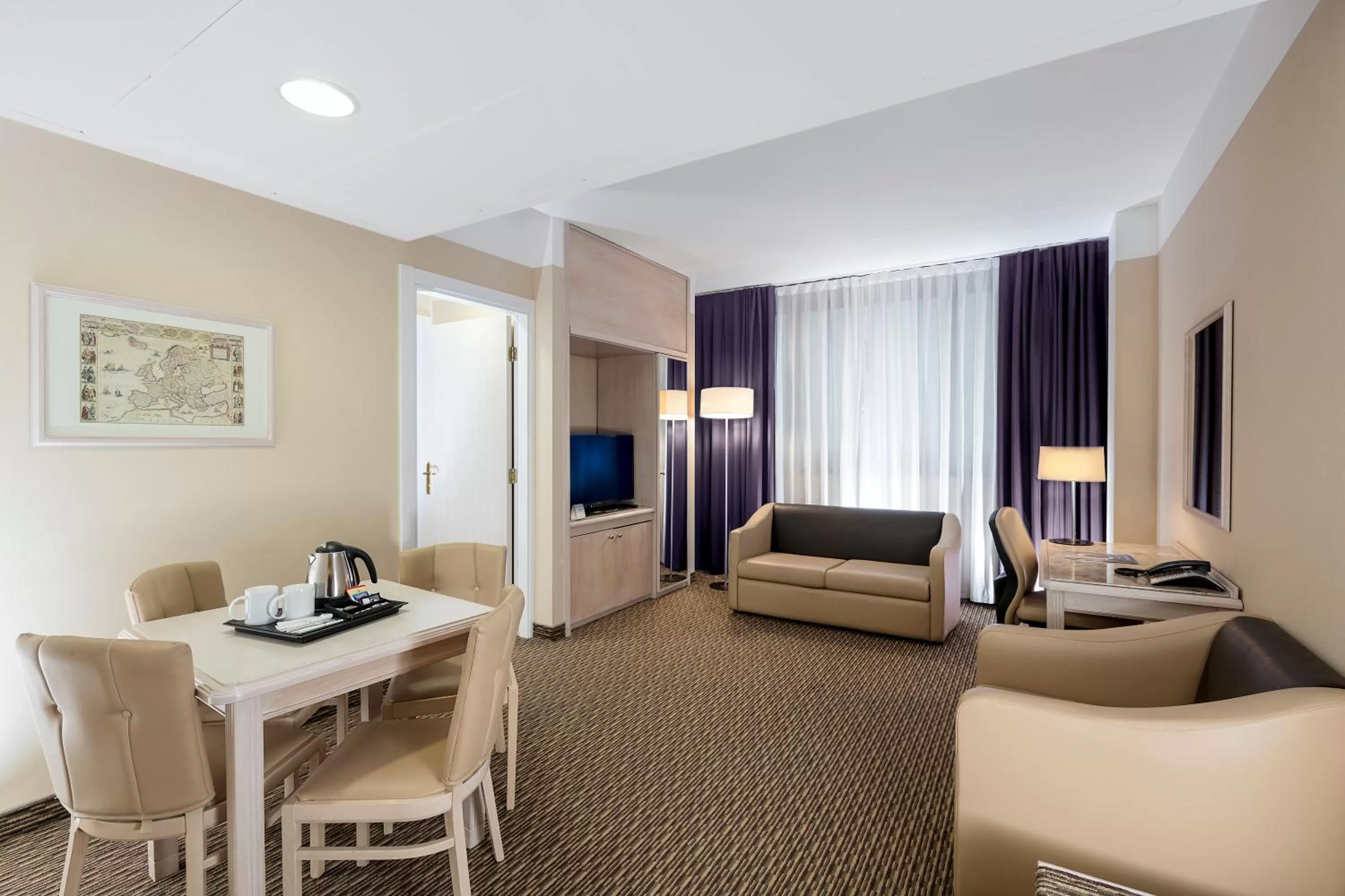 Photo of the whole room in Holiday Inn Naples by IHG