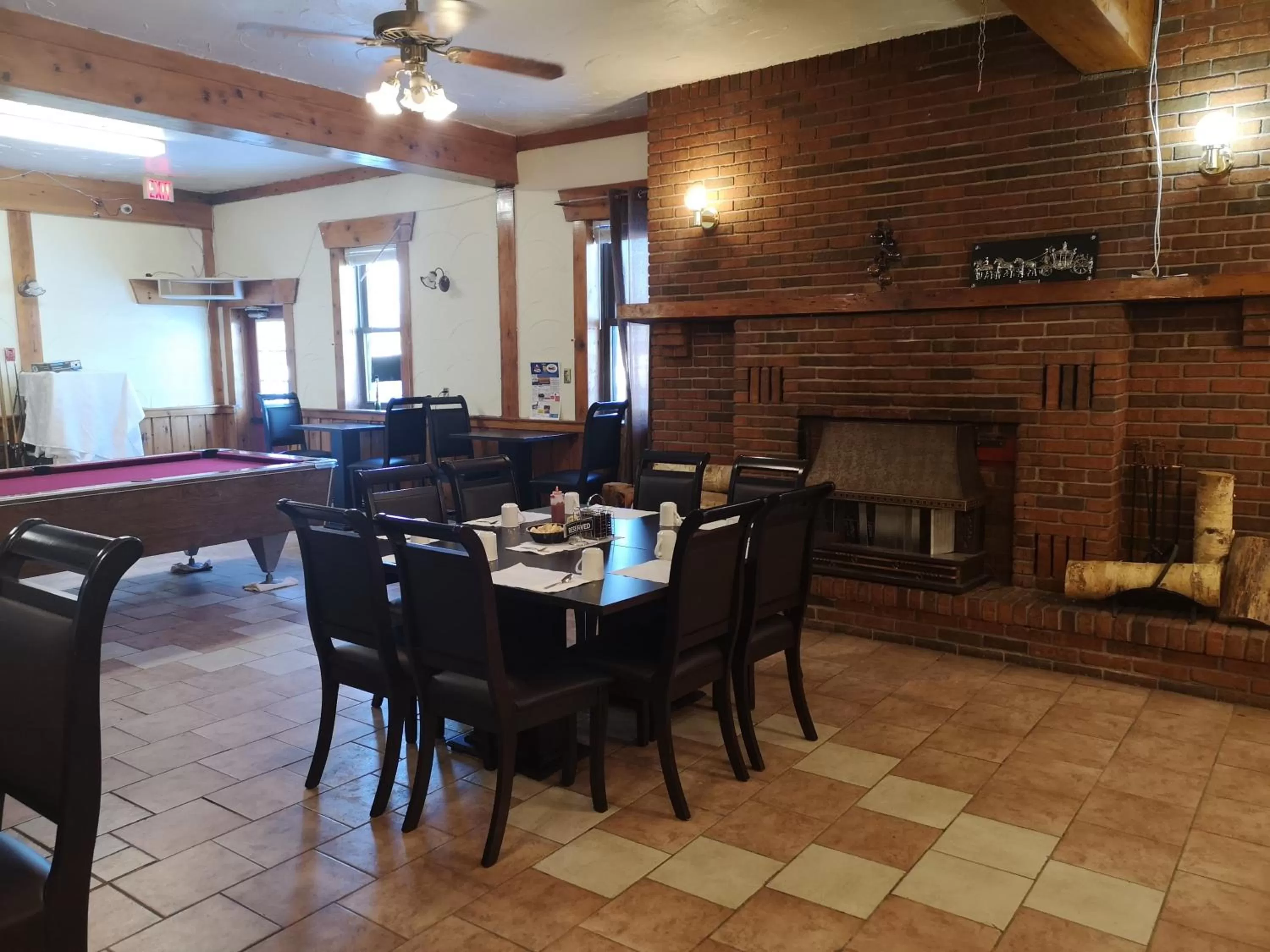 Restaurant/places to eat in Englehart Motel