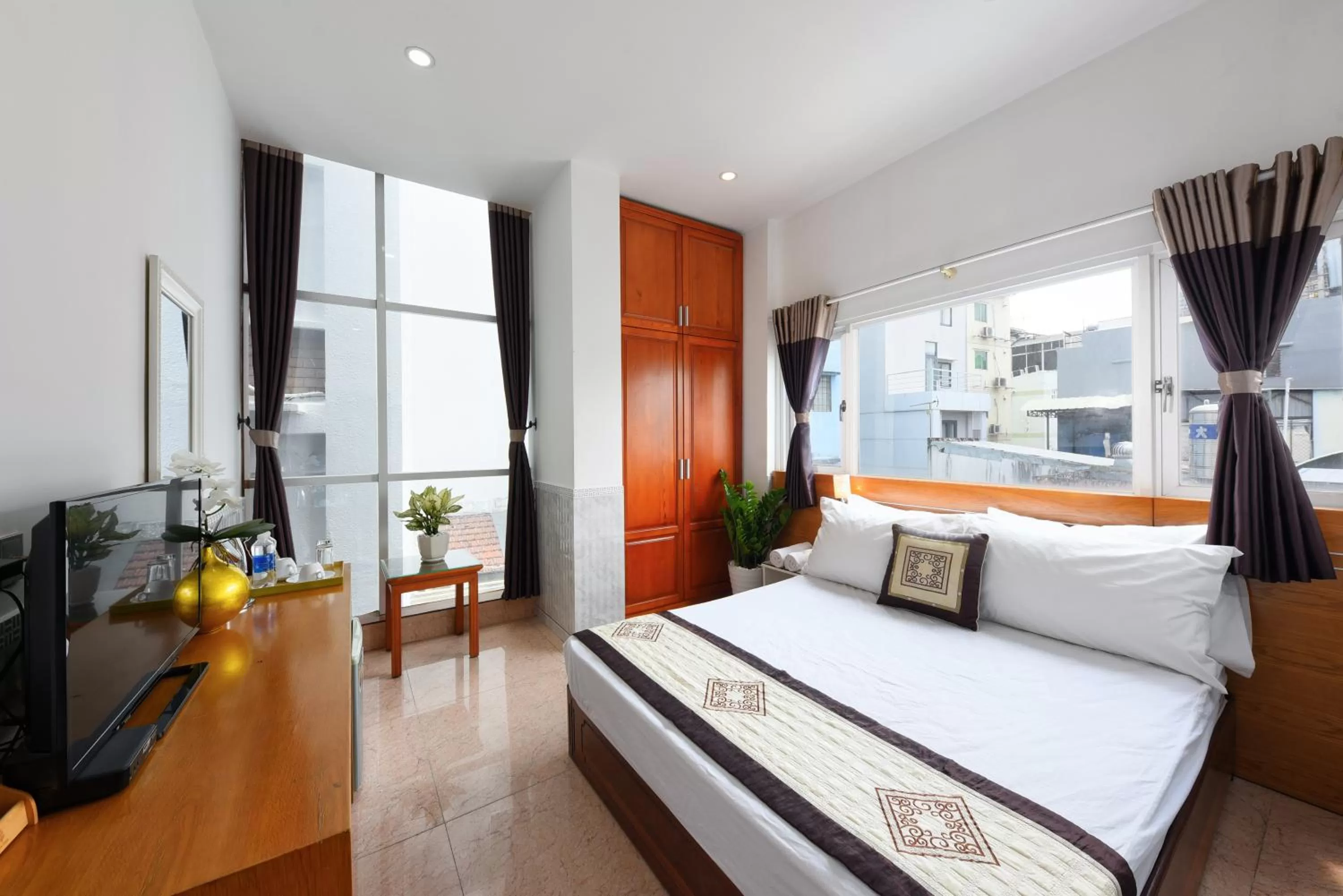 Living room, Bed in Felix Hotel