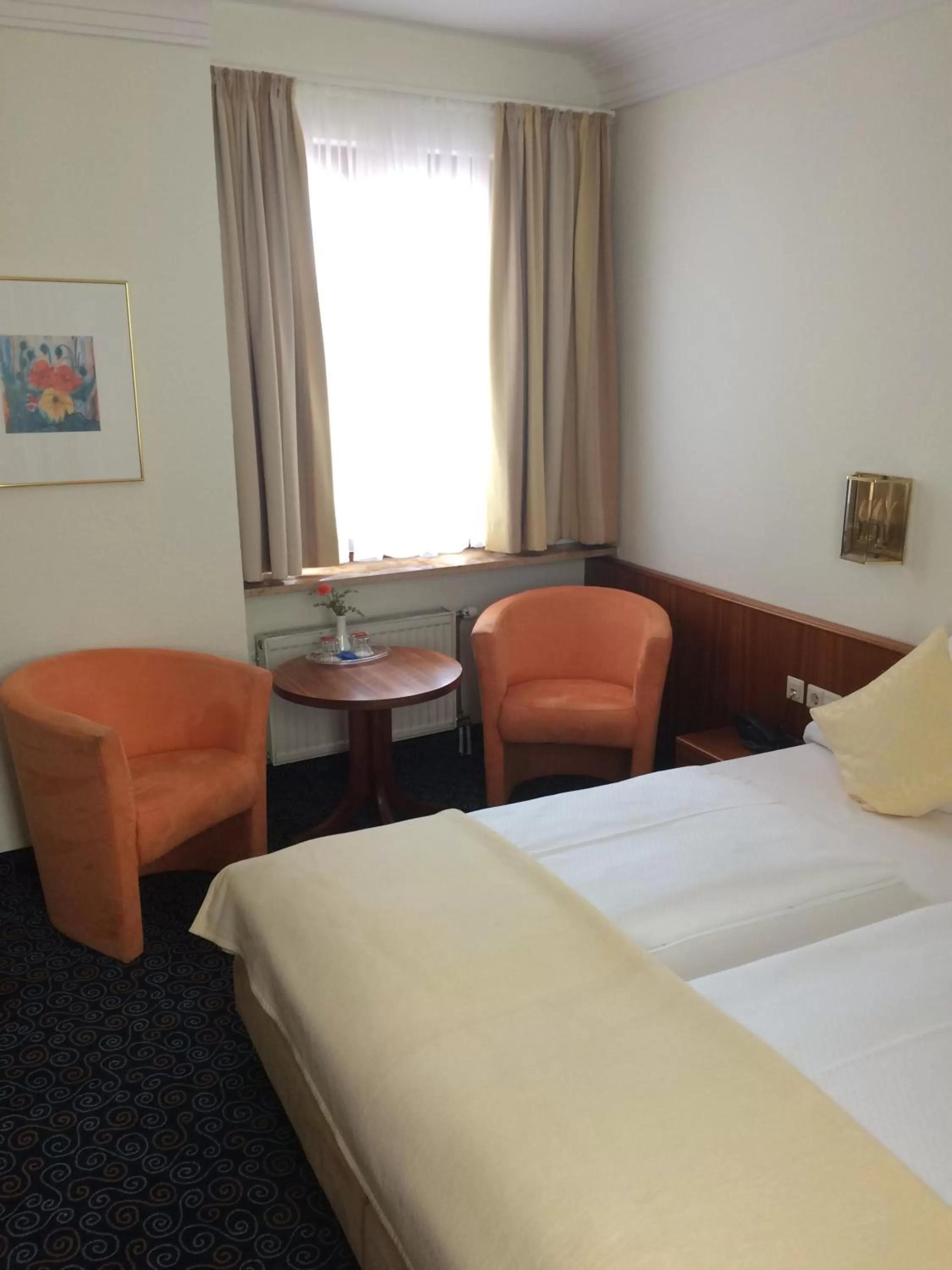 Photo of the whole room, Bed in Stadthotel