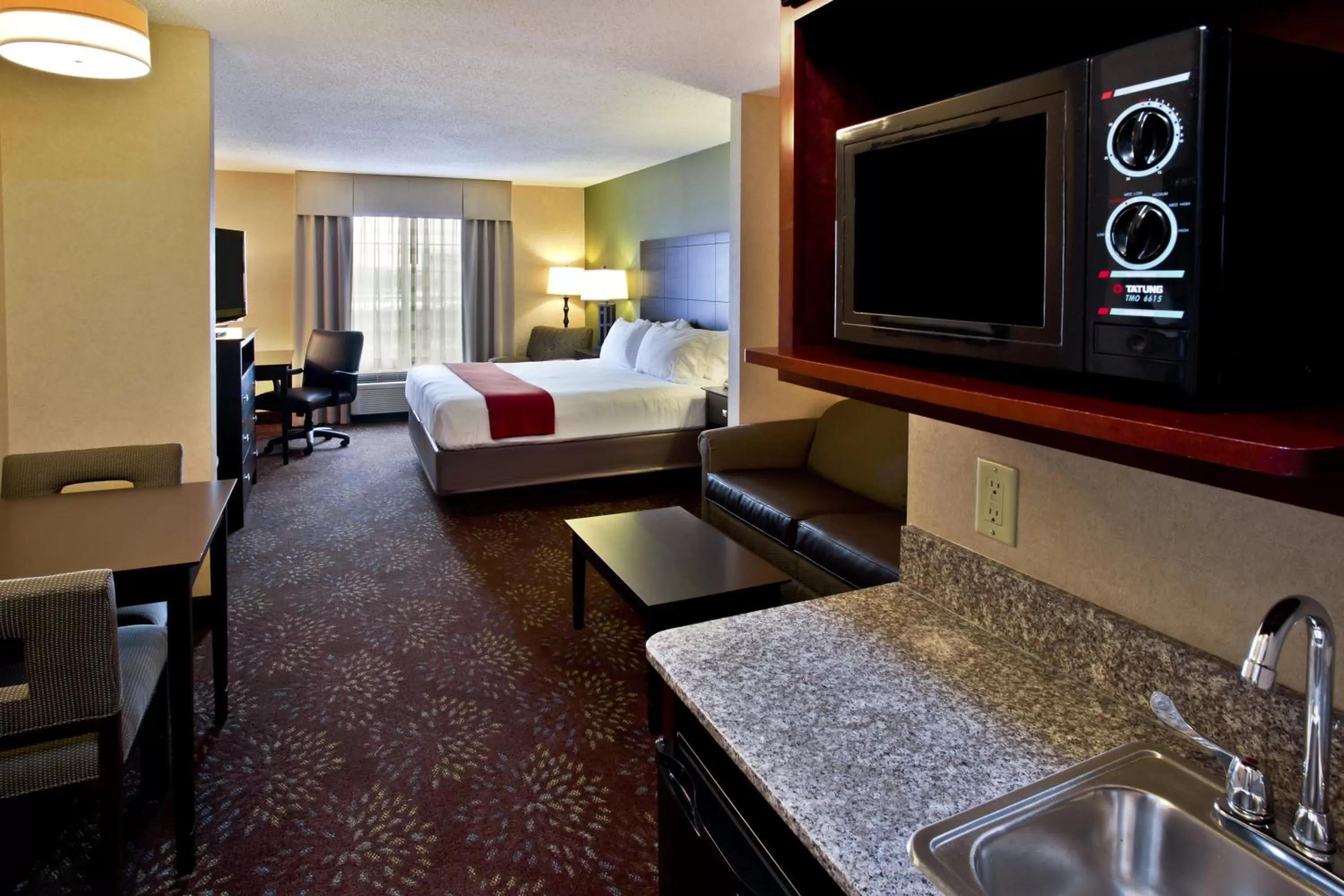 Photo of the whole room, Bed in Holiday Inn Express Hotel & Suites Woodhaven by IHG