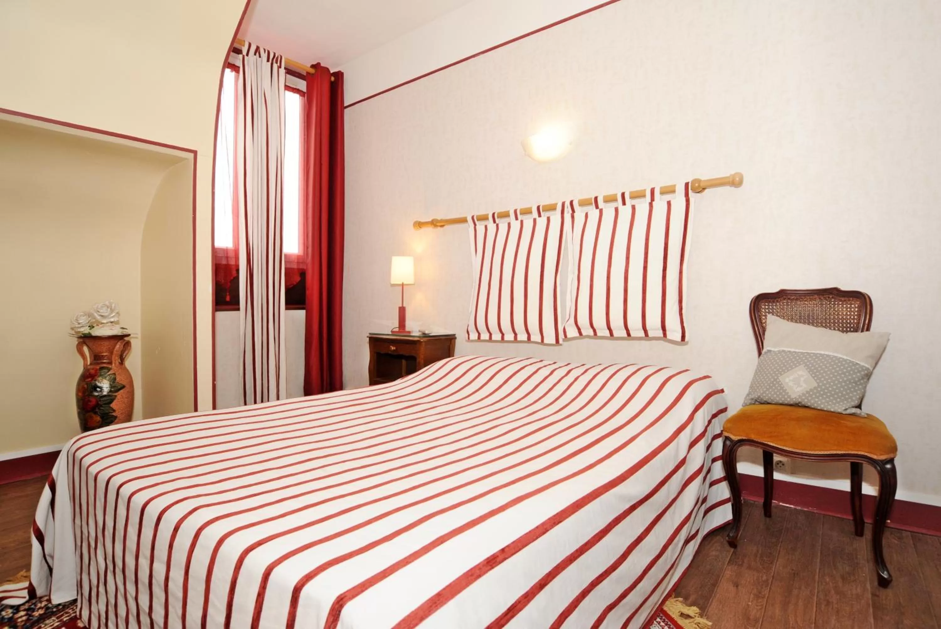 Day, Bed in Hotel La Tour