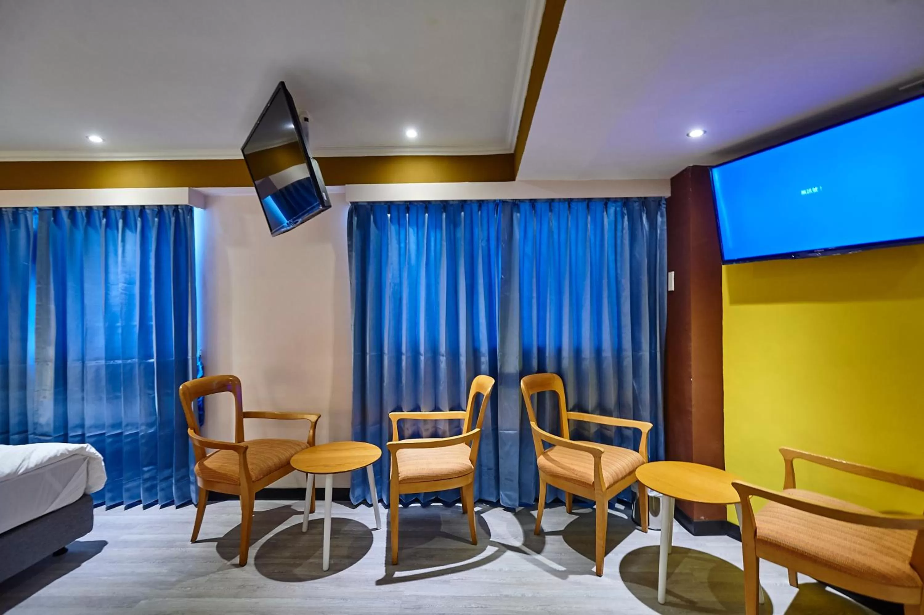 Bedroom in Lily Hotel