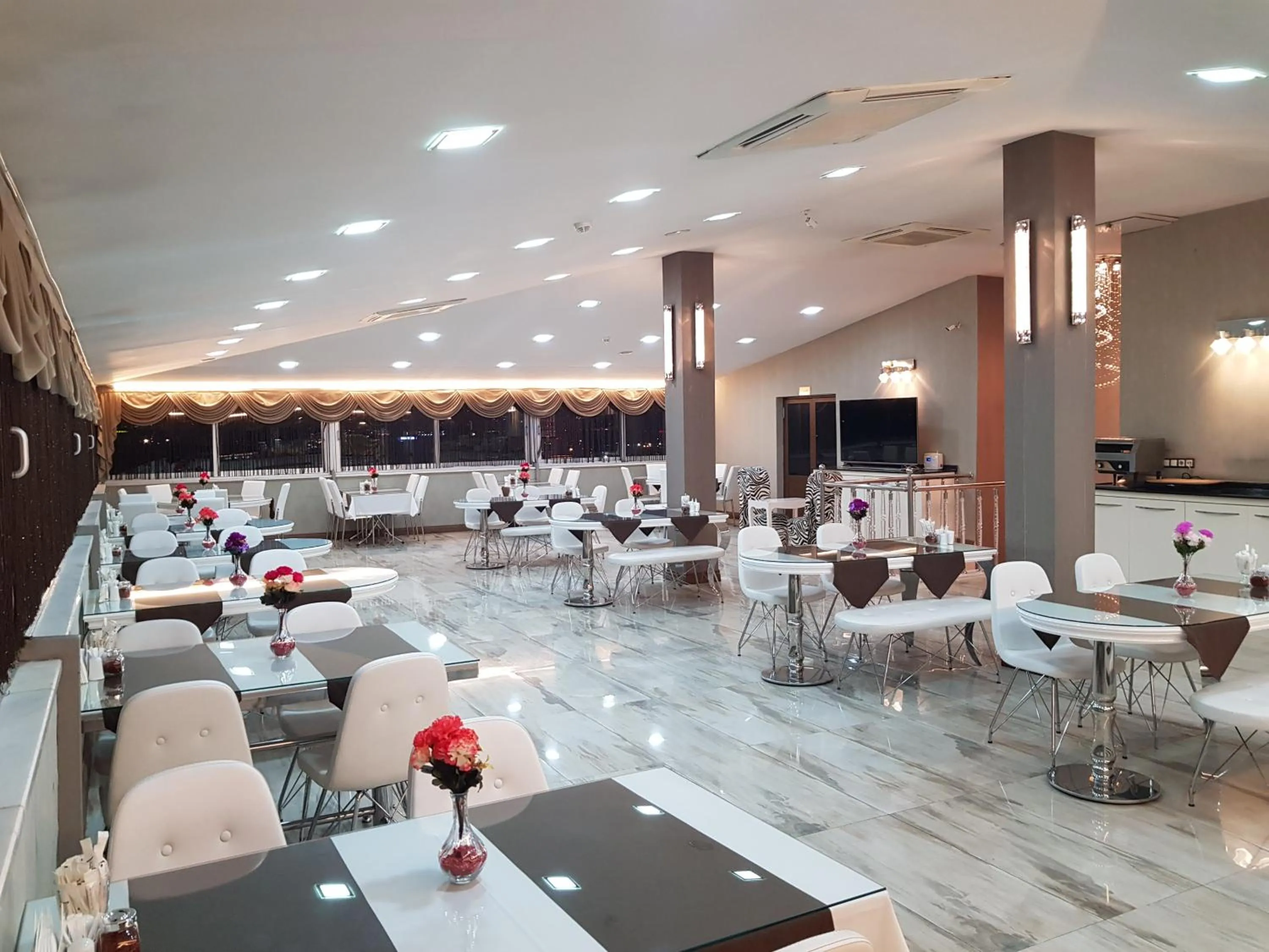 Restaurant/places to eat in Ismira Hotel Ankara