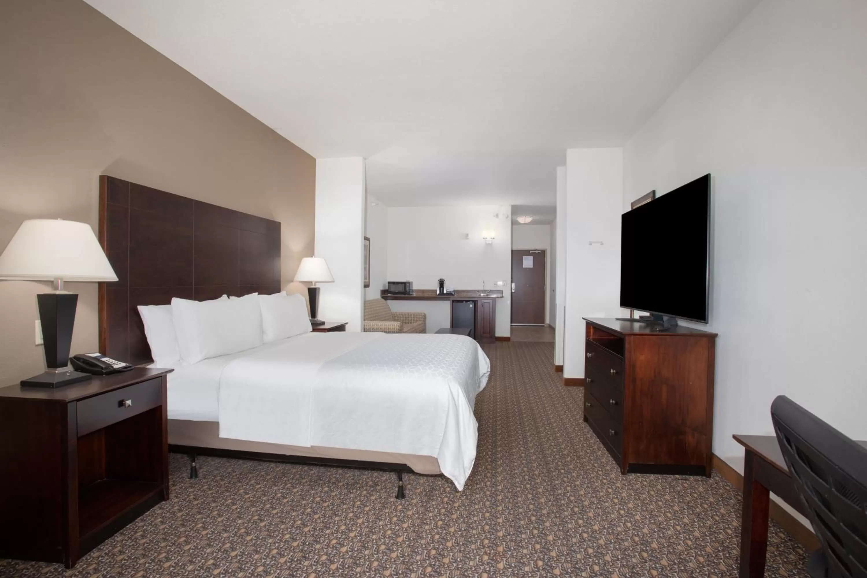 Photo of the whole room, Bed in Holiday Inn Express Hotel & Suites Lander by IHG