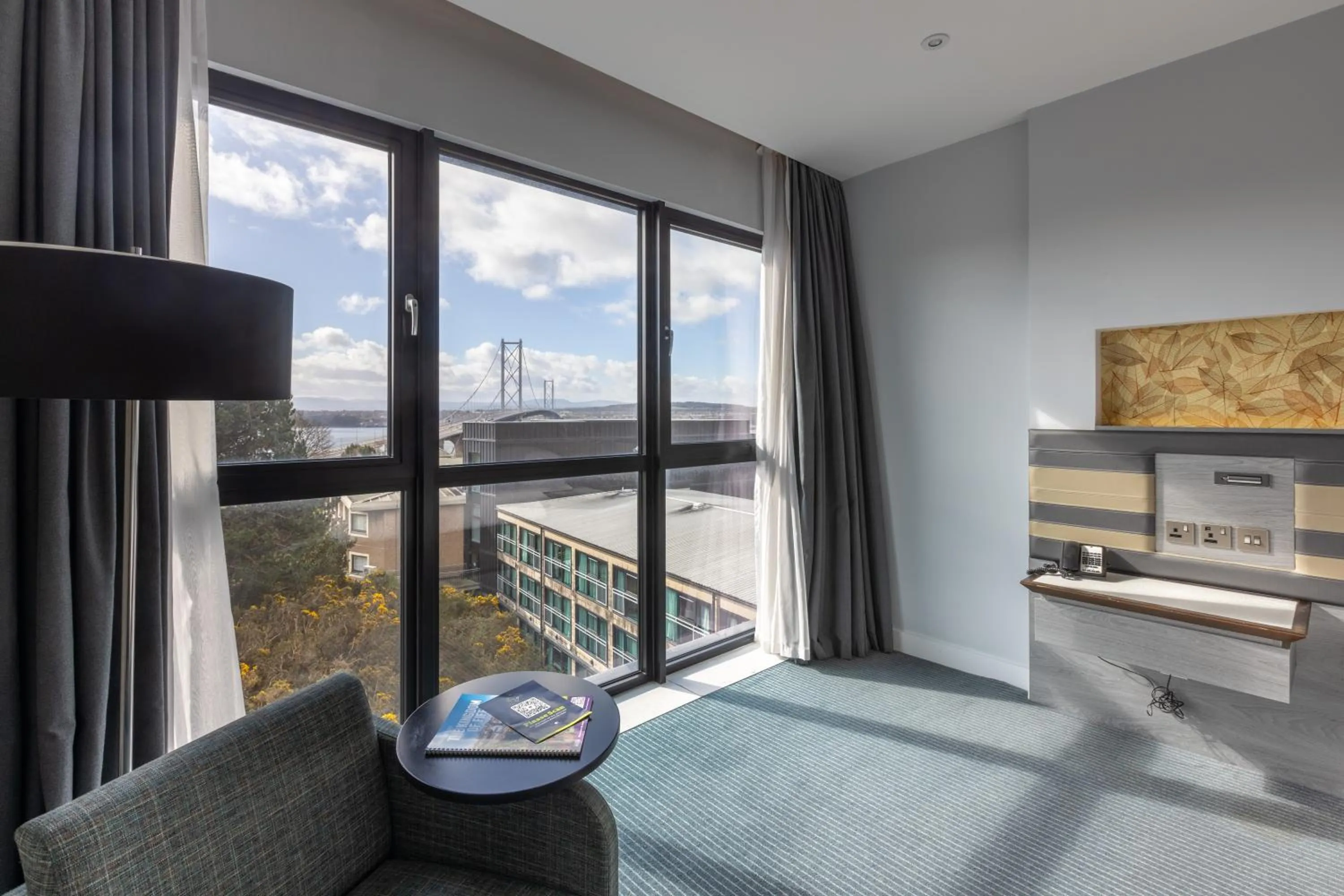 View (from property/room), Bed in DoubleTree by Hilton Edinburgh - Queensferry Crossing