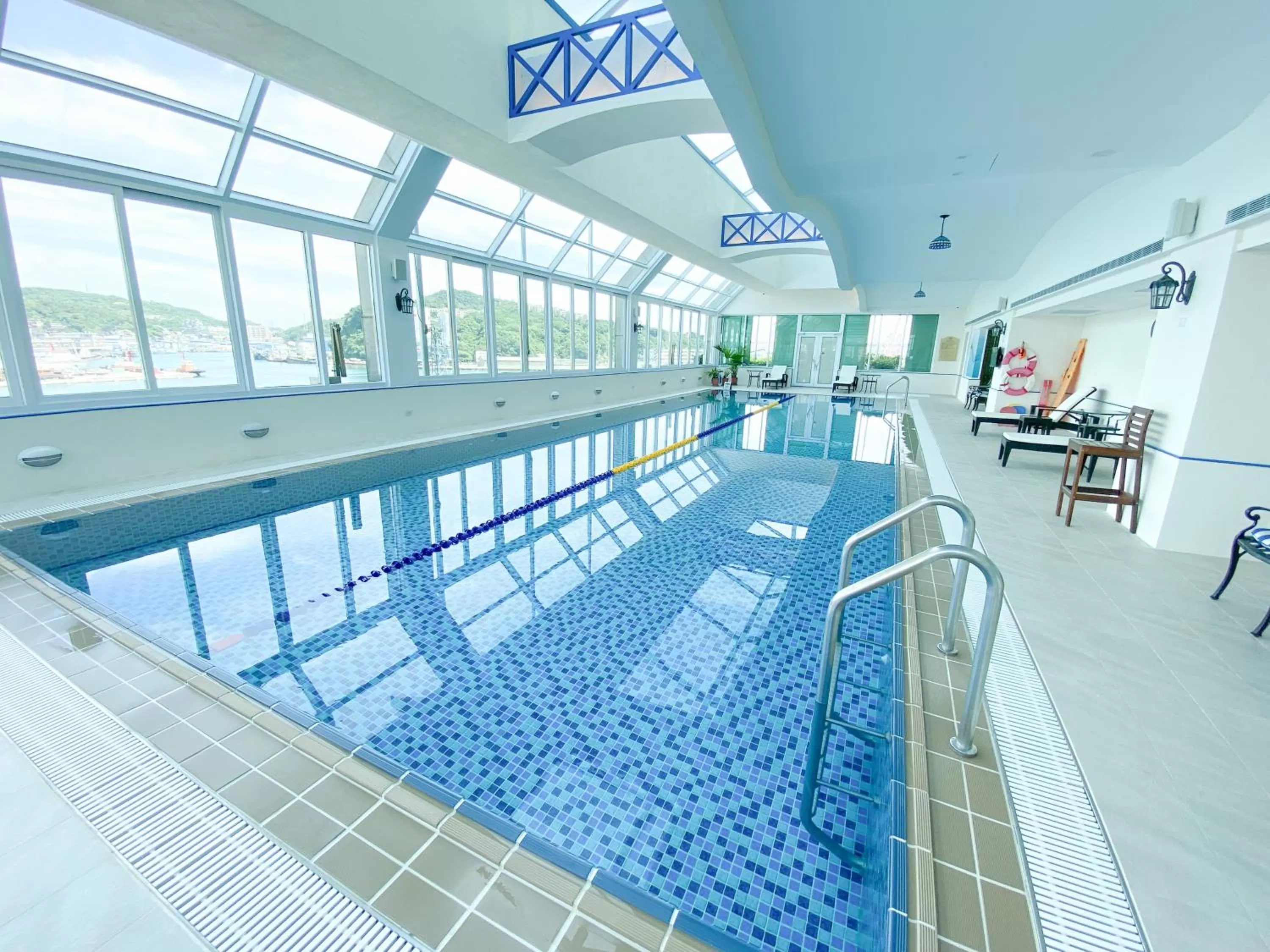 Swimming pool in Evergreen Laurel Hotel - Keelung