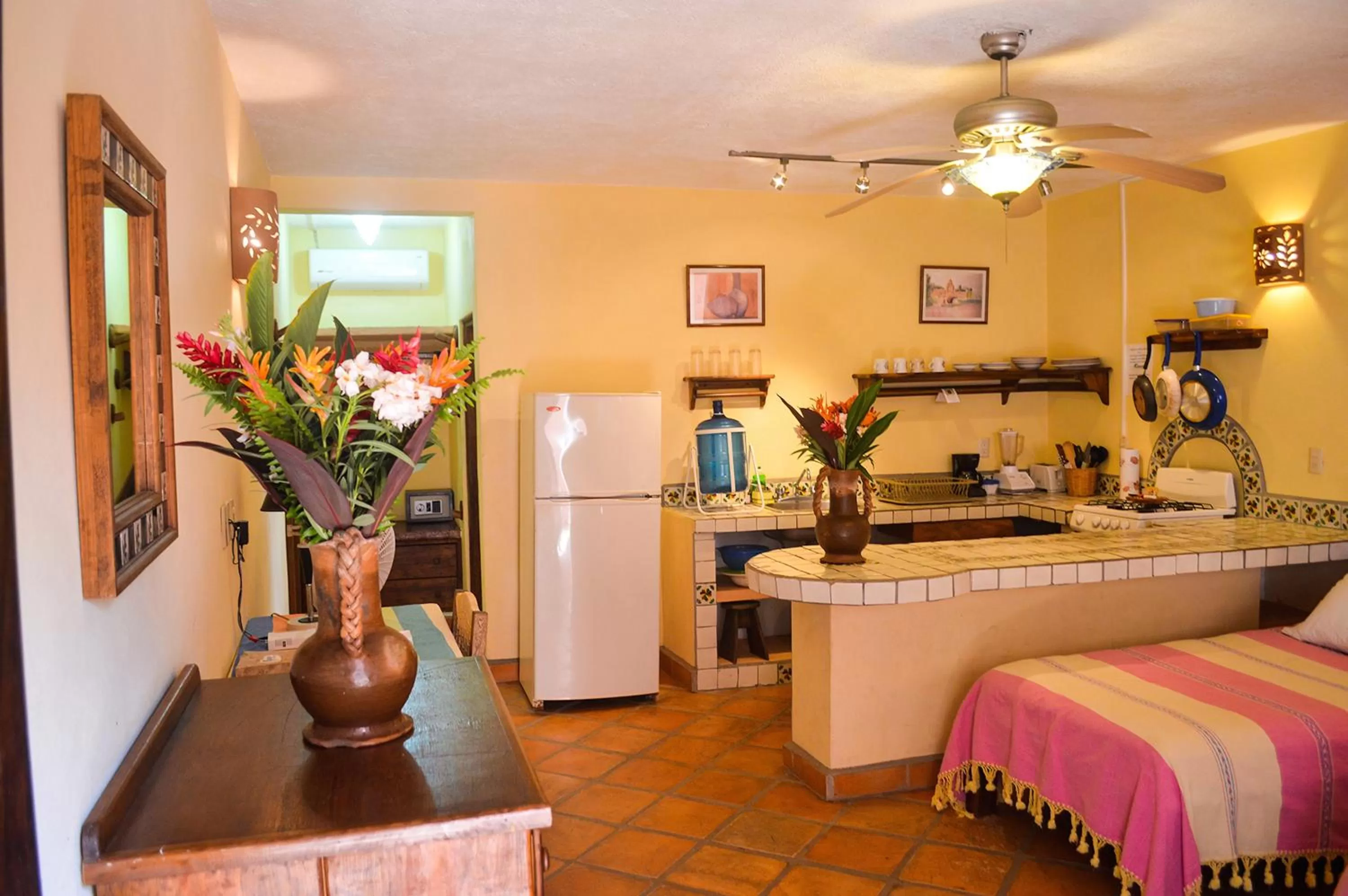 Photo of the whole room, Bed in Hotel Casamar Suites