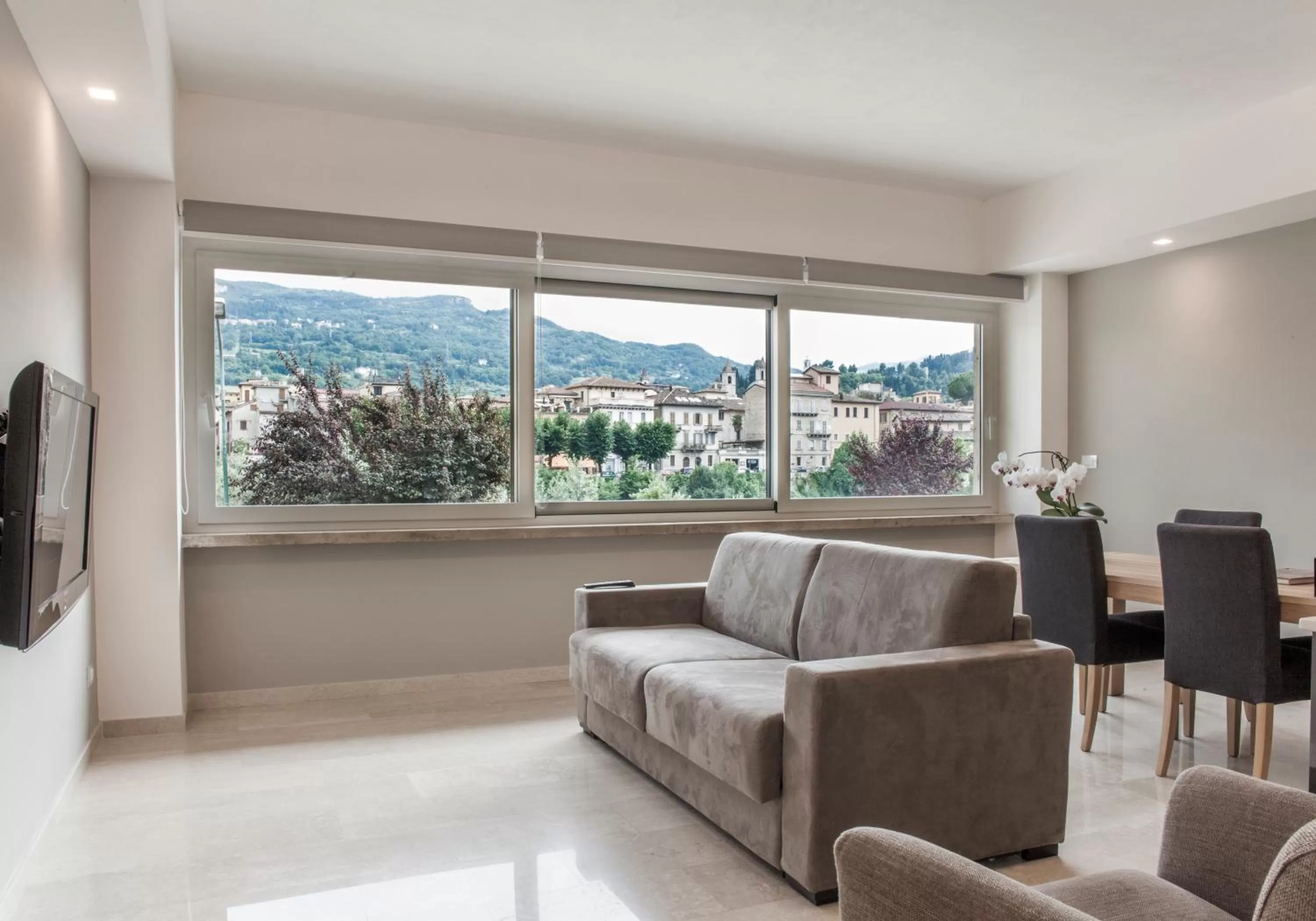 Communal lounge/ TV room in B&B Tufilla