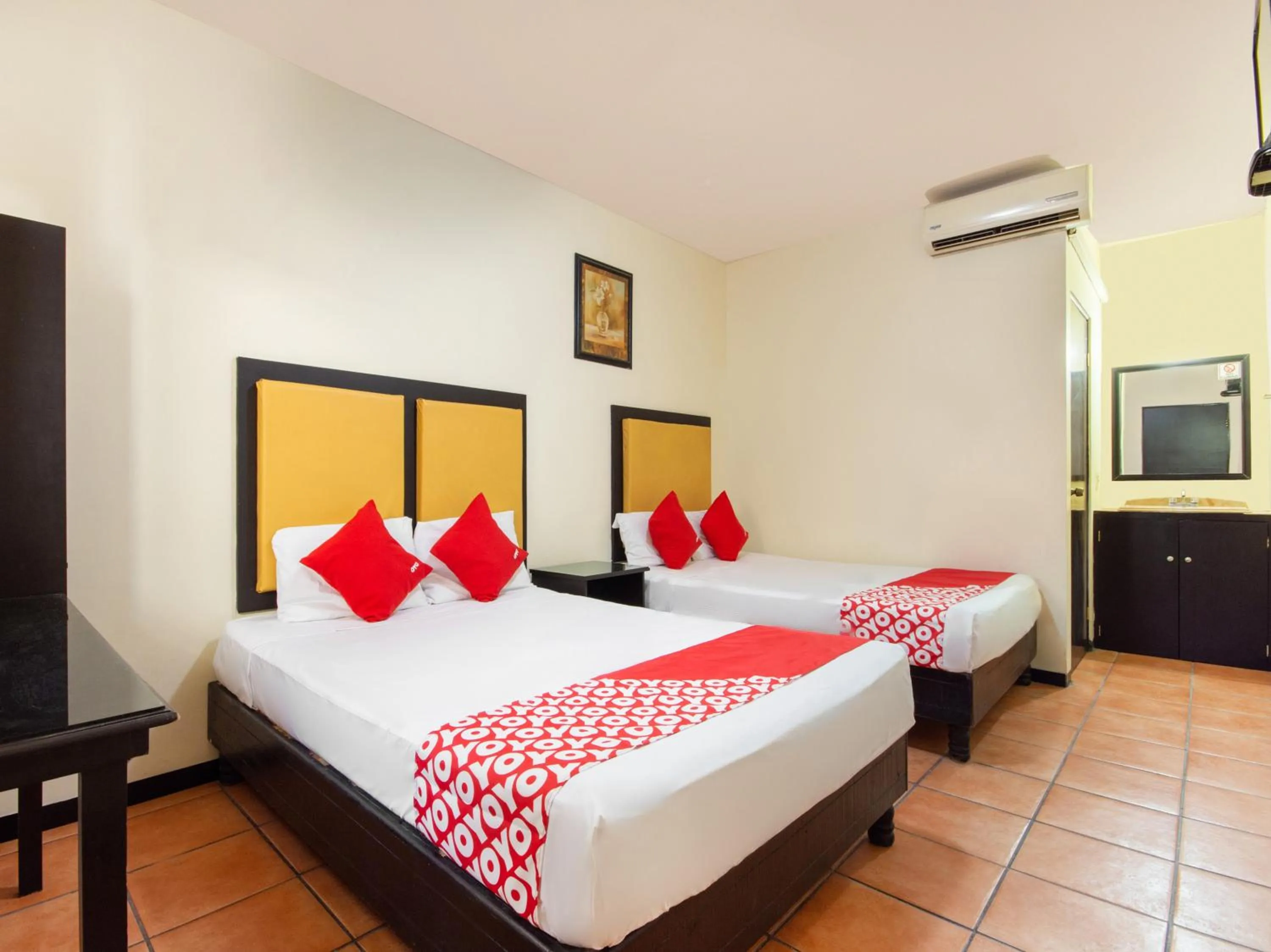 Bedroom, Bed in HOTELES CATEDRAL Torreón