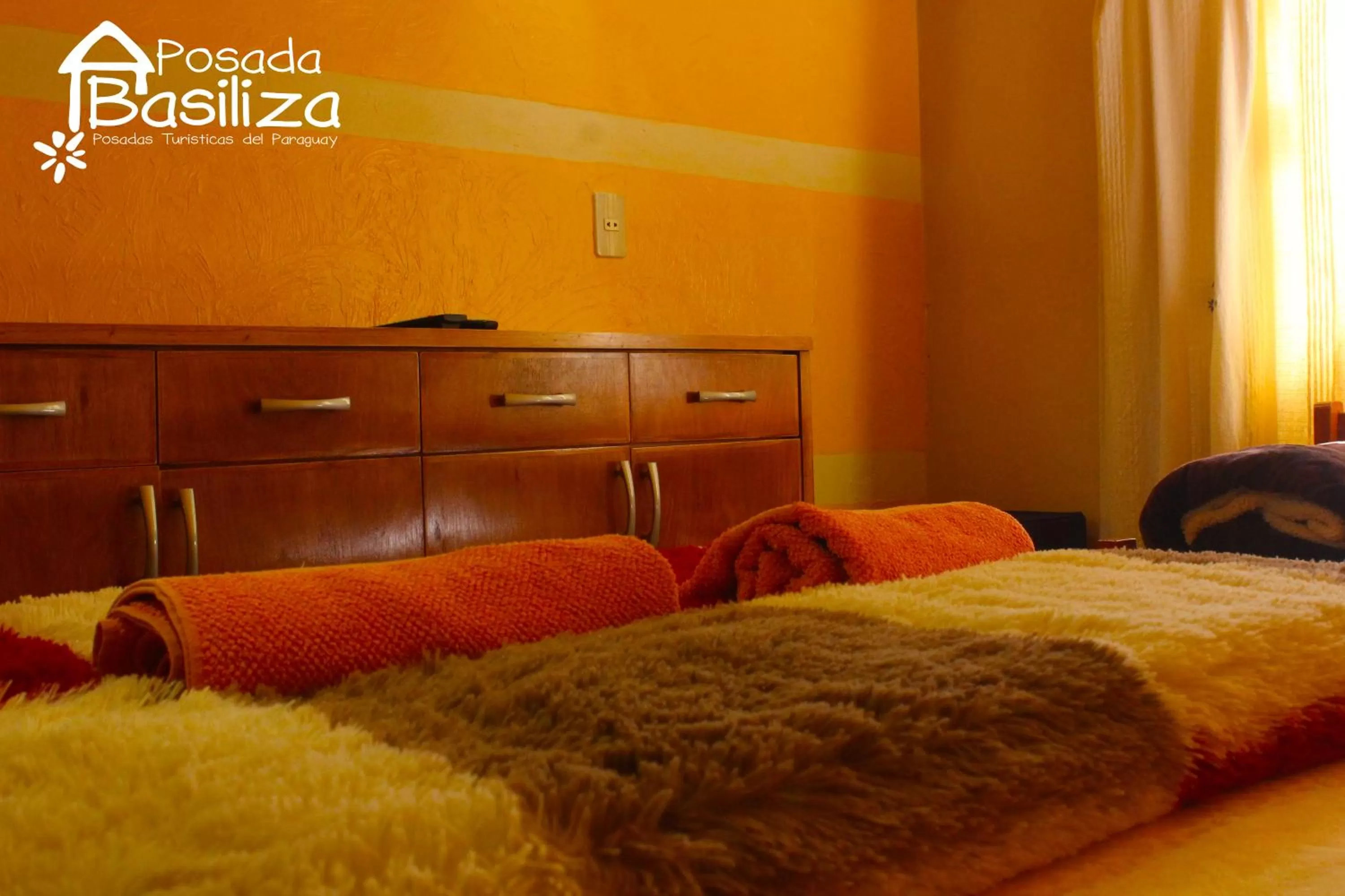 Photo of the whole room, Bed in Posada Basiliza, Encarnación PY