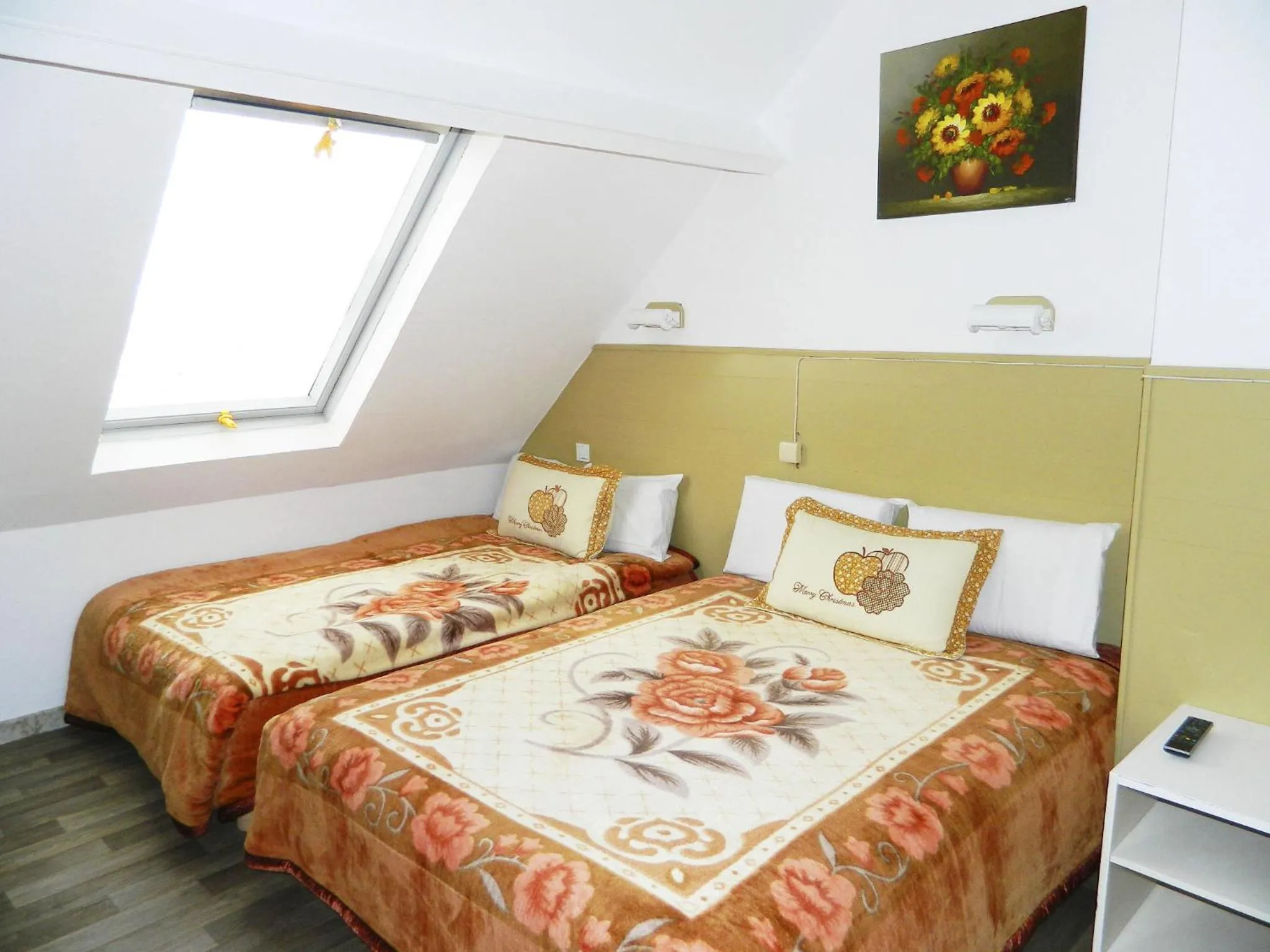 Photo of the whole room, Bed in Hotel Paris Star