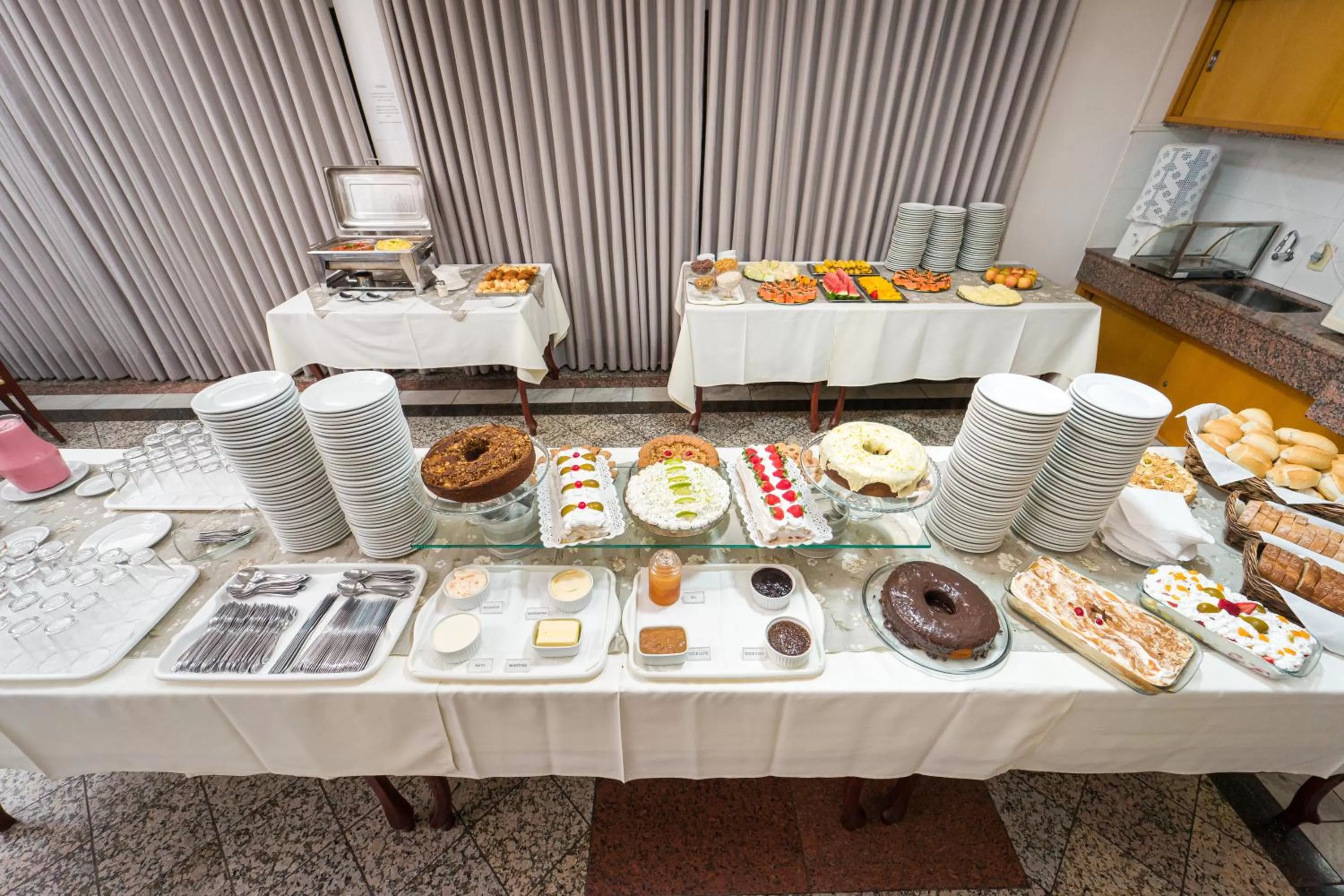 Coffee/tea facilities in Condall Palace Hotel