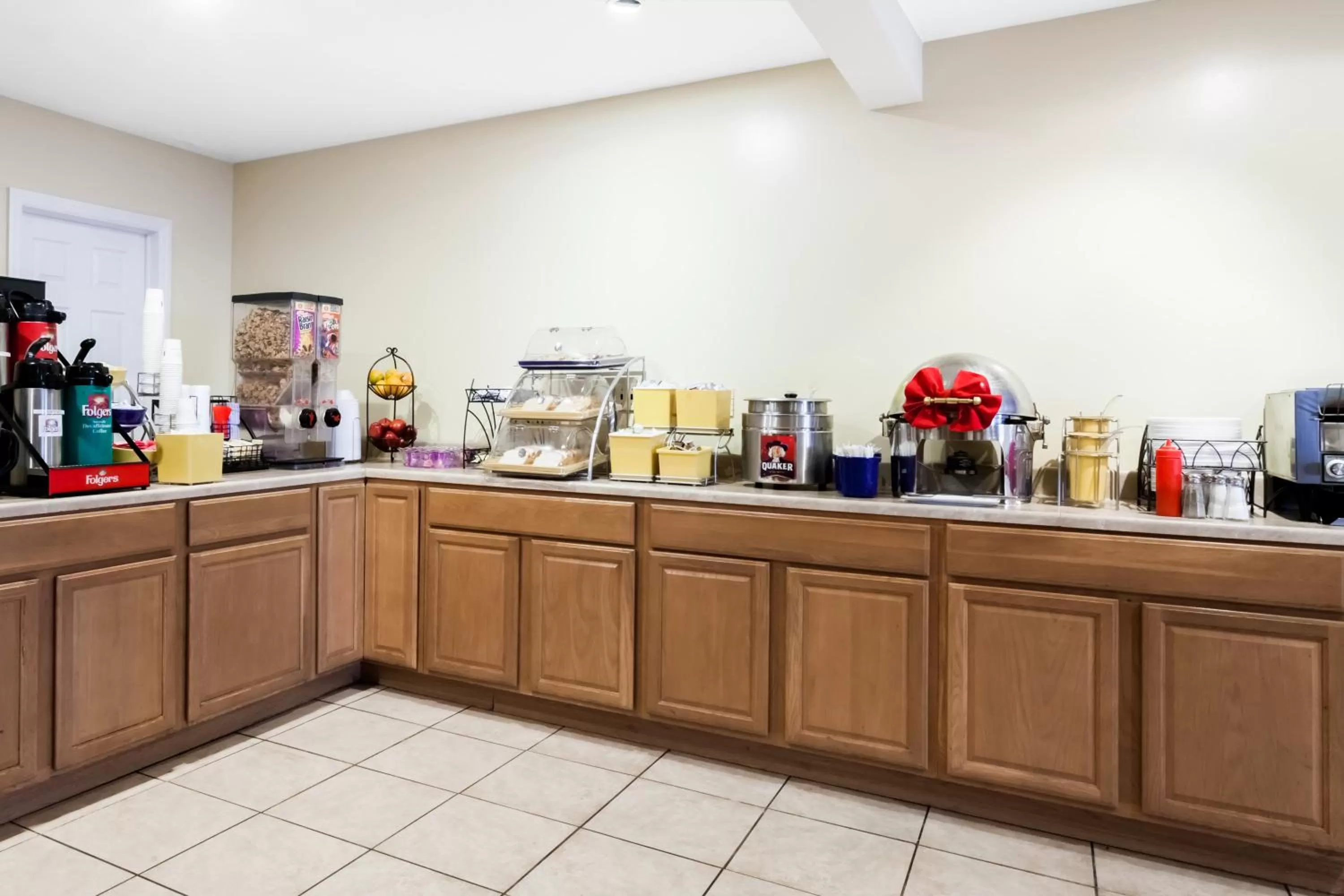 Continental breakfast in Days Inn by Wyndham Tannersville