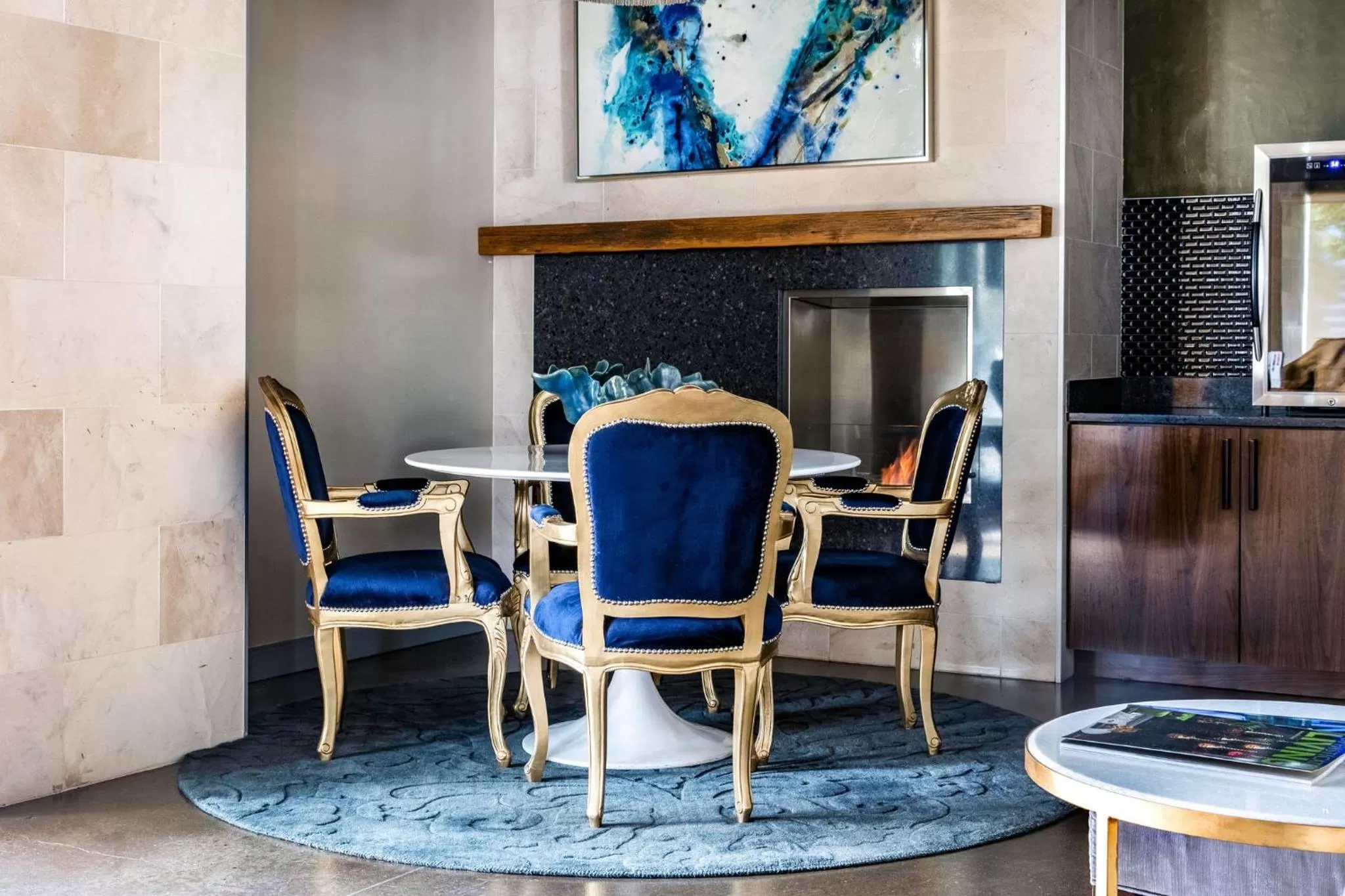 Communal lounge/ TV room in Placemakr Music Row - Vanderbilt