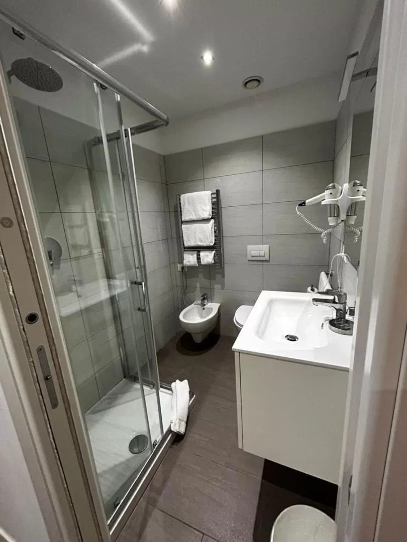 Shower in Fasthotel Linate