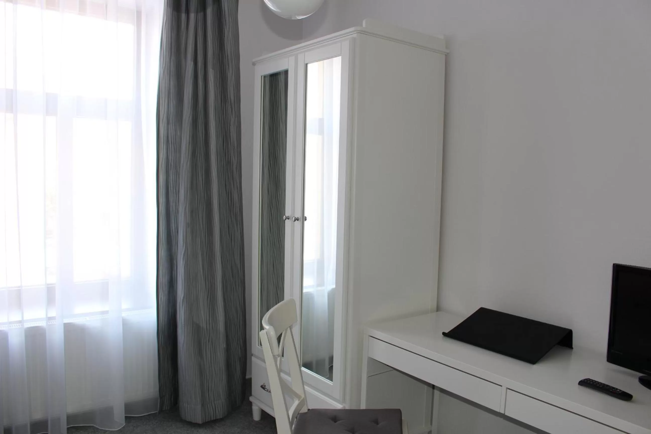 Photo of the whole room in Hotel Amadeus