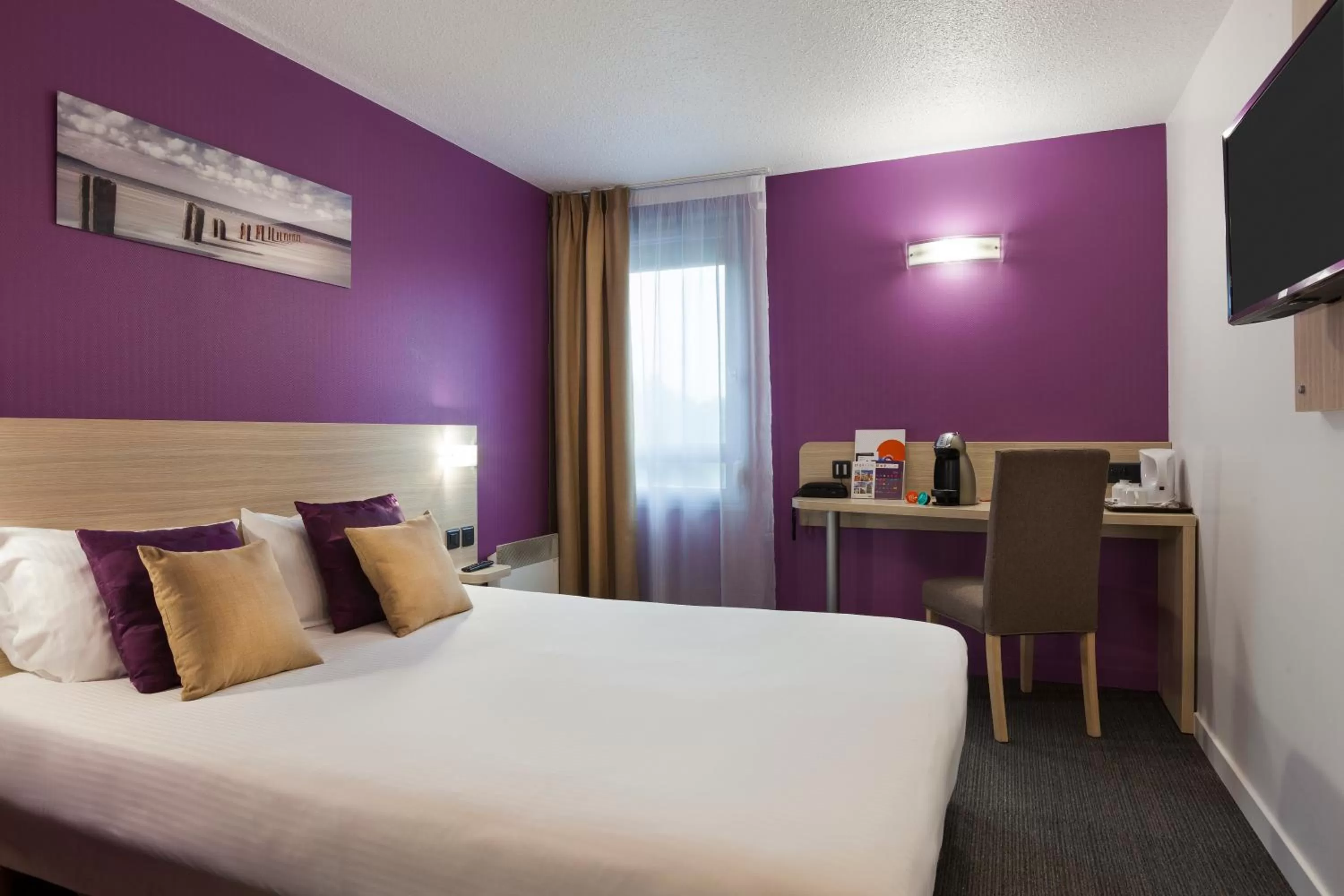 Bed in The Originals City, Tabl'Hôtel, Cambrai (Inter-Hotel)