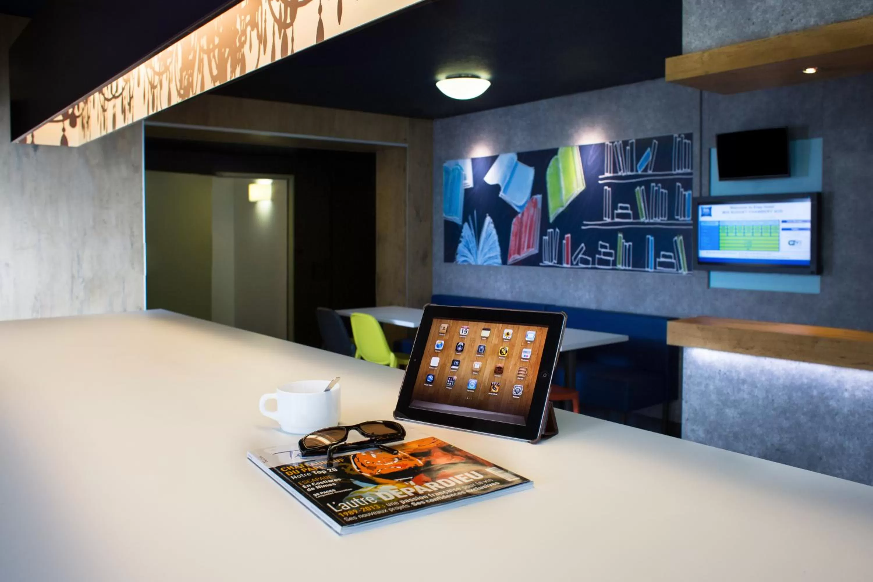 Lobby or reception in ibis budget Chambéry Sud Challes Les Eaux