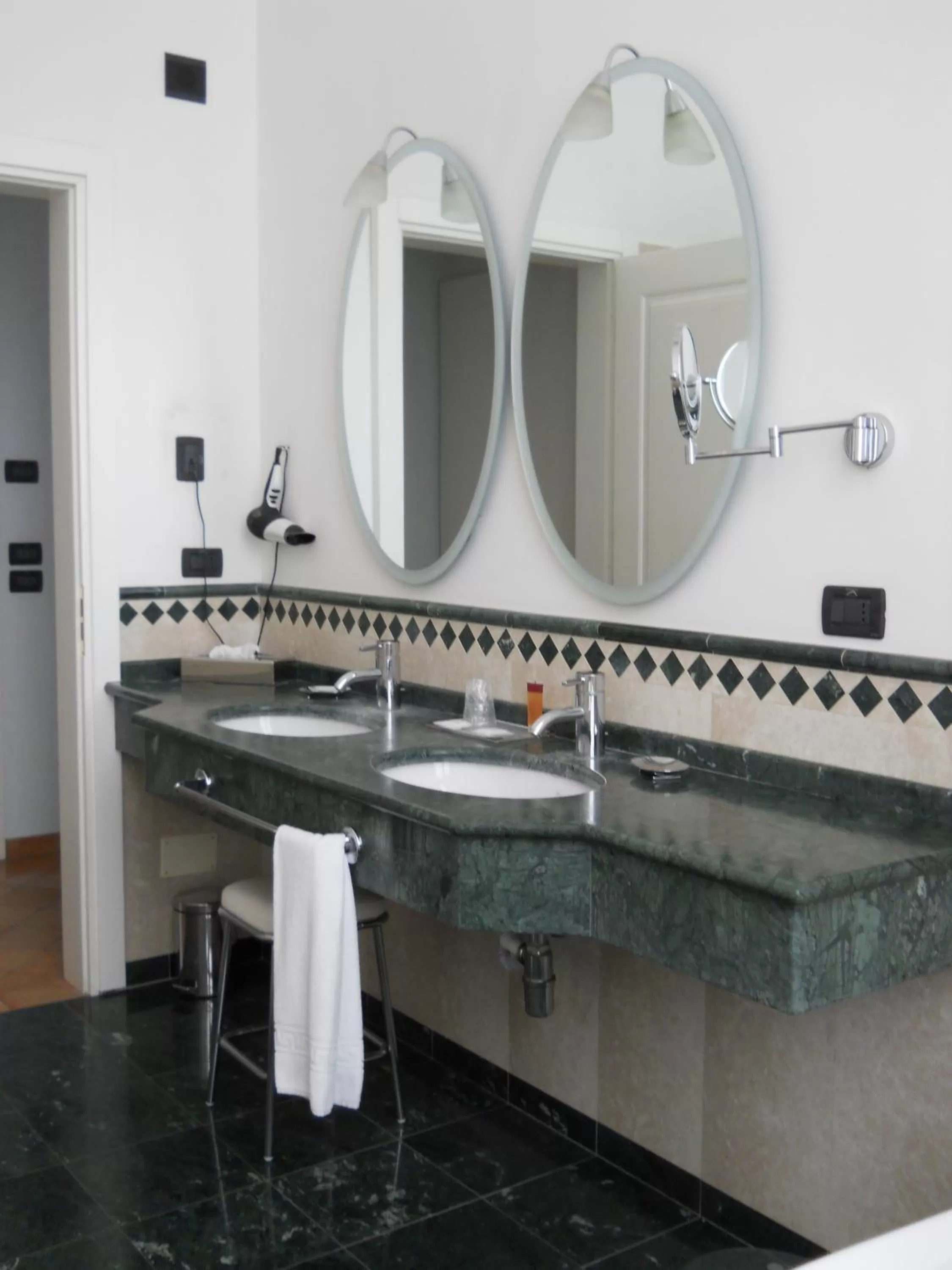 Bathroom in Miglio d'Oro Park Hotel