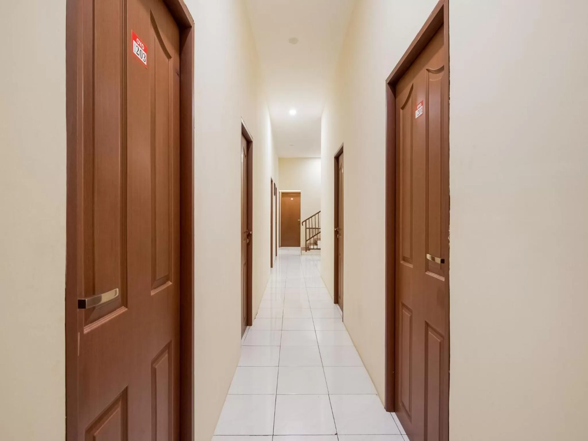 RedDoorz near BG Junction Surabaya