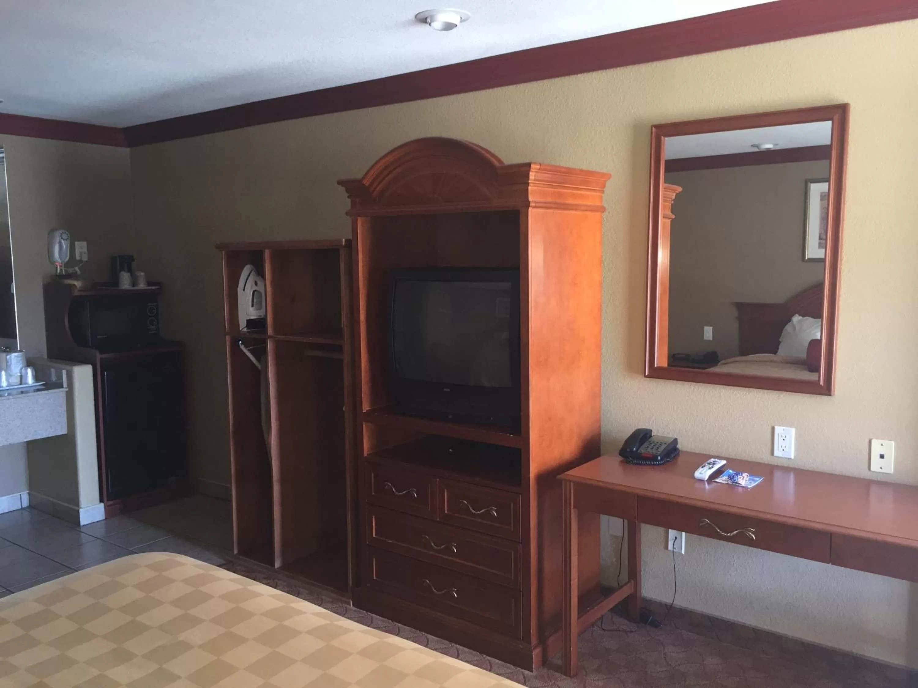 TV and multimedia in Thunderbird Lodge