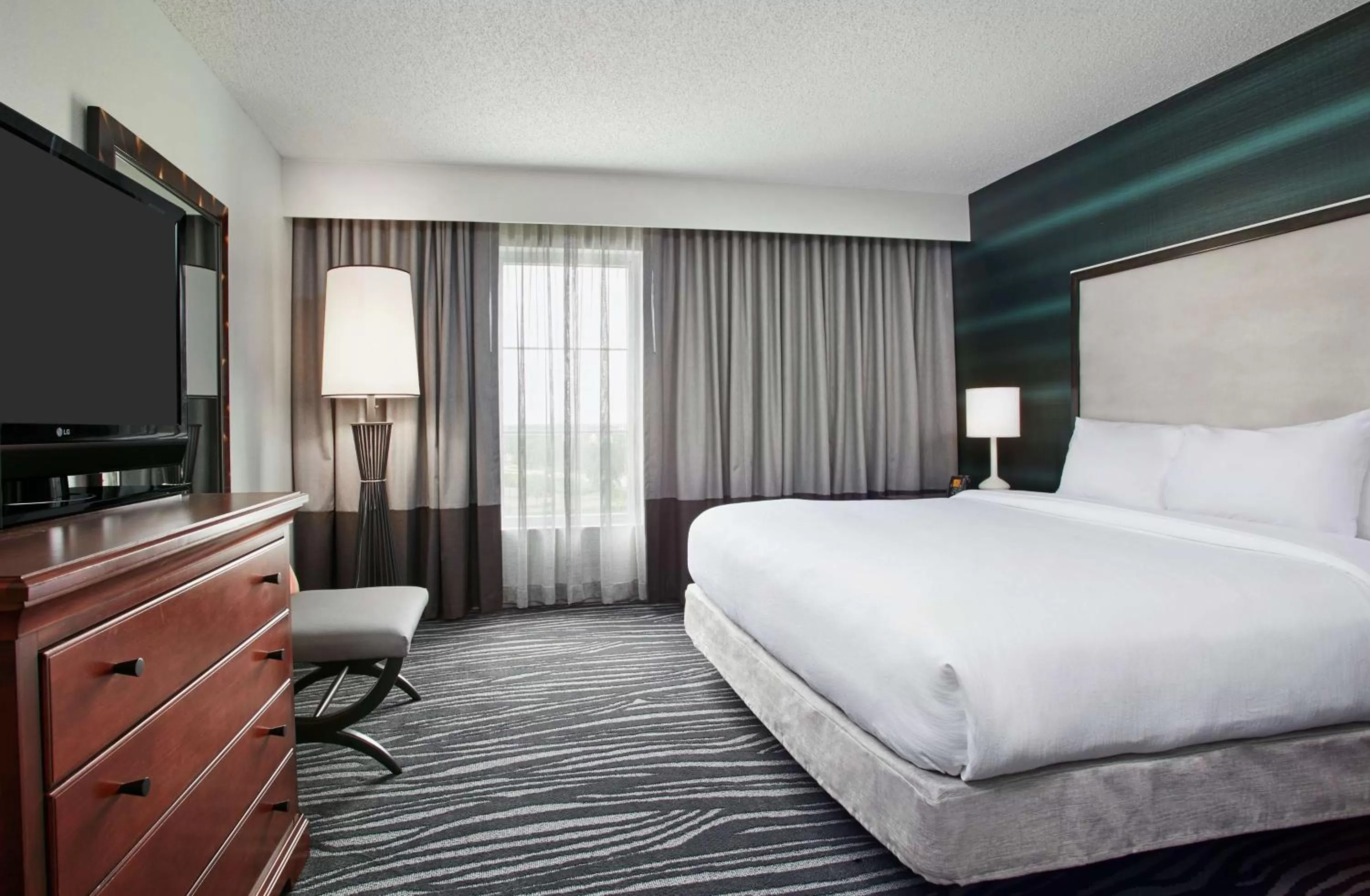 Bed in Embassy Suites by Hilton Orlando Airport