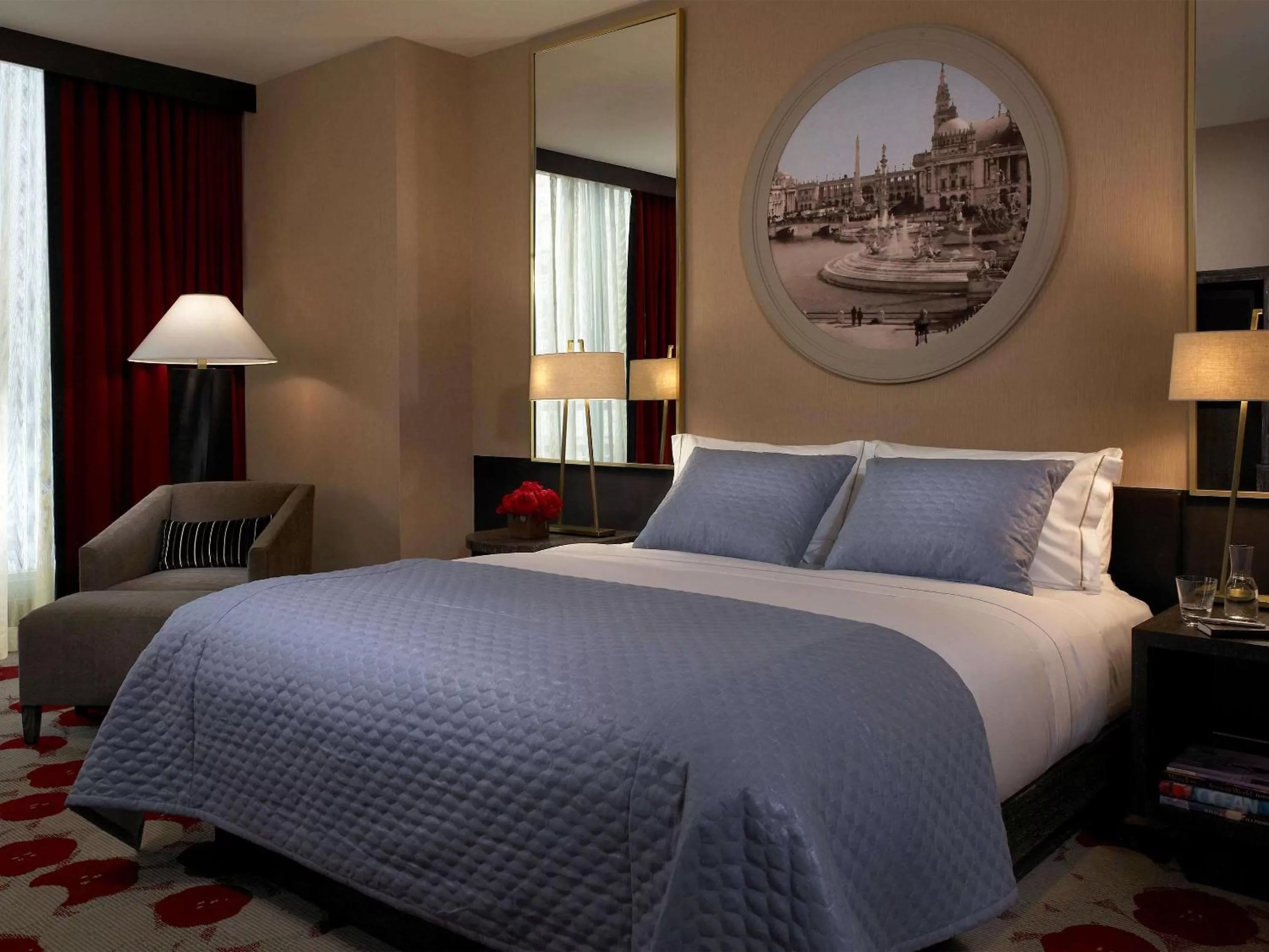 Deluxe King Room with Bathtub - Mobility Accessible in The Royal Sonesta Chicago River North