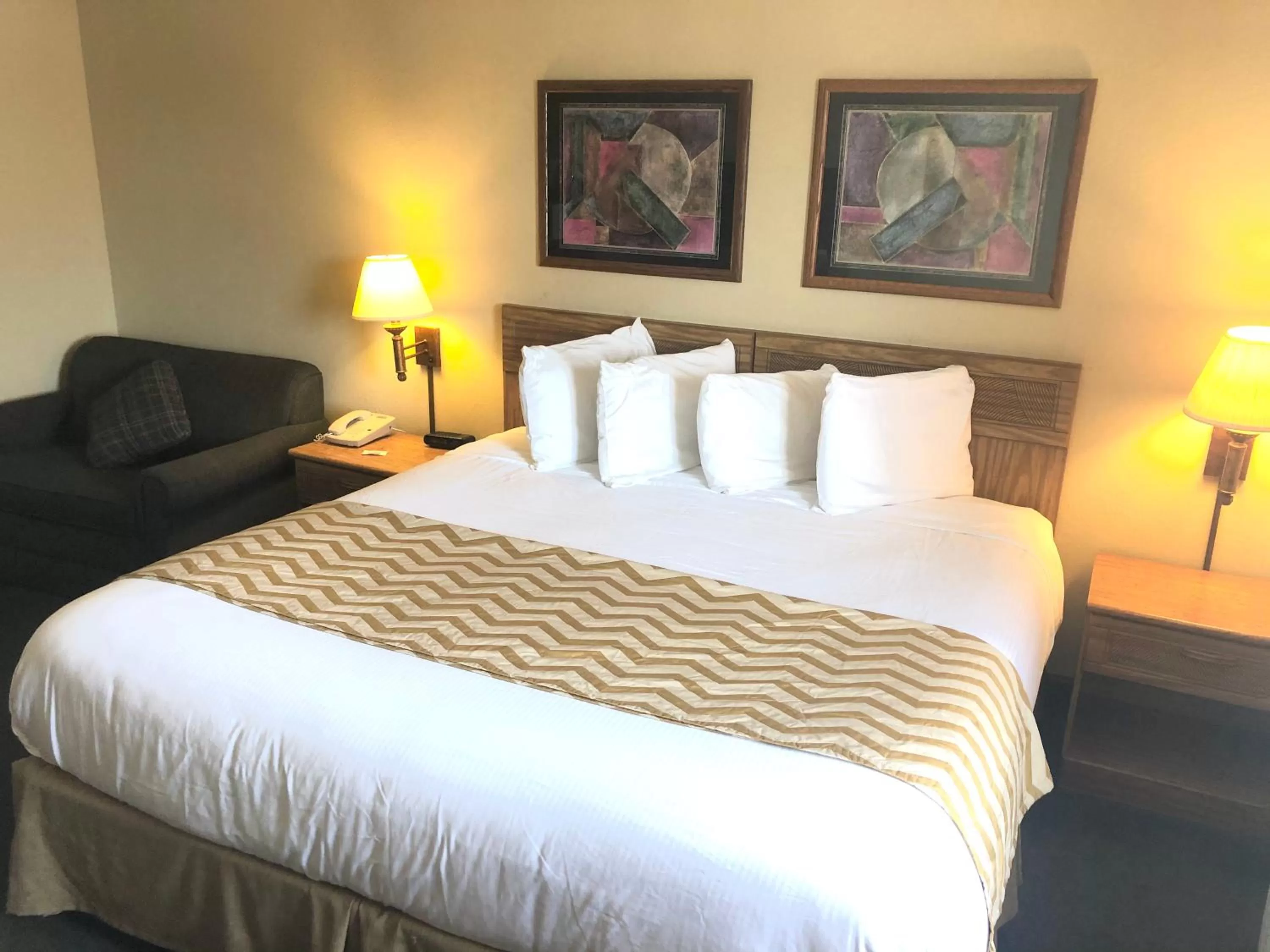 Bed in Travelodge by Wyndham Grand Island