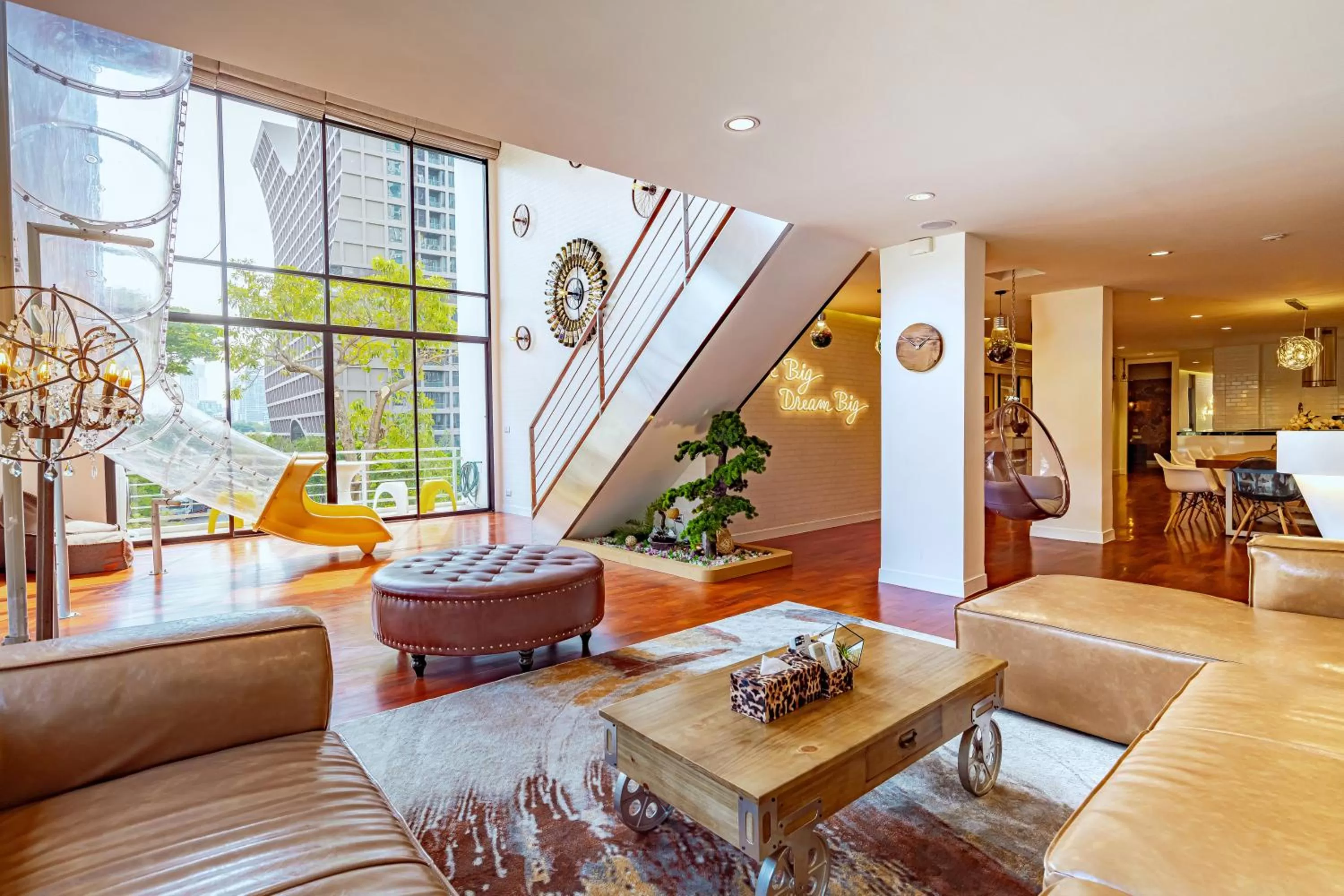 Living room in Benviar Tonson Residence