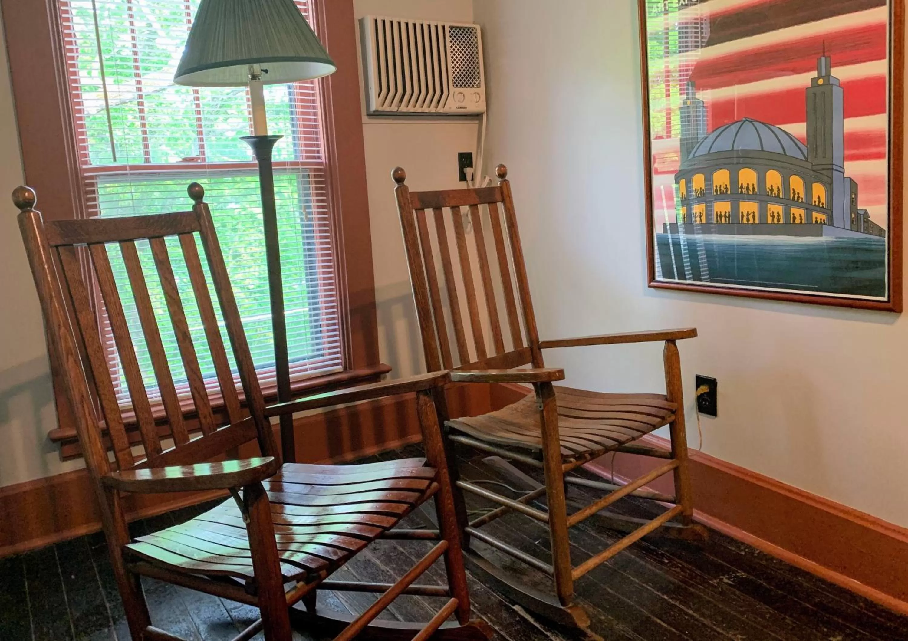 Seating area, Dining Area in Lakeside Inn