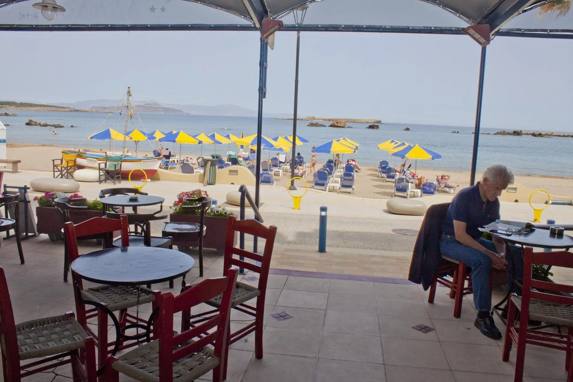 Restaurant/places to eat in Danaos Hotel