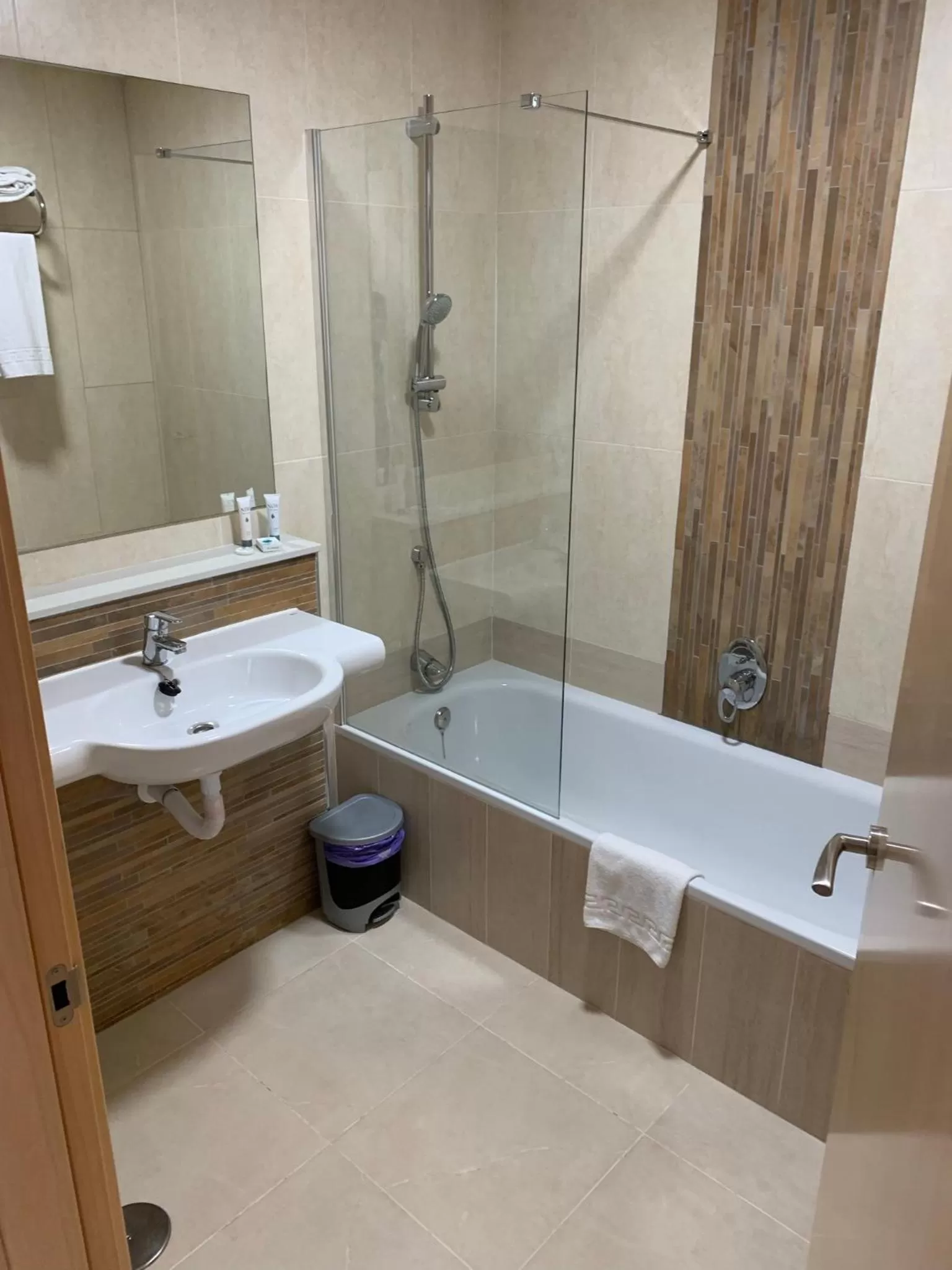 Bathroom in Apartamentos Flamingo Hills