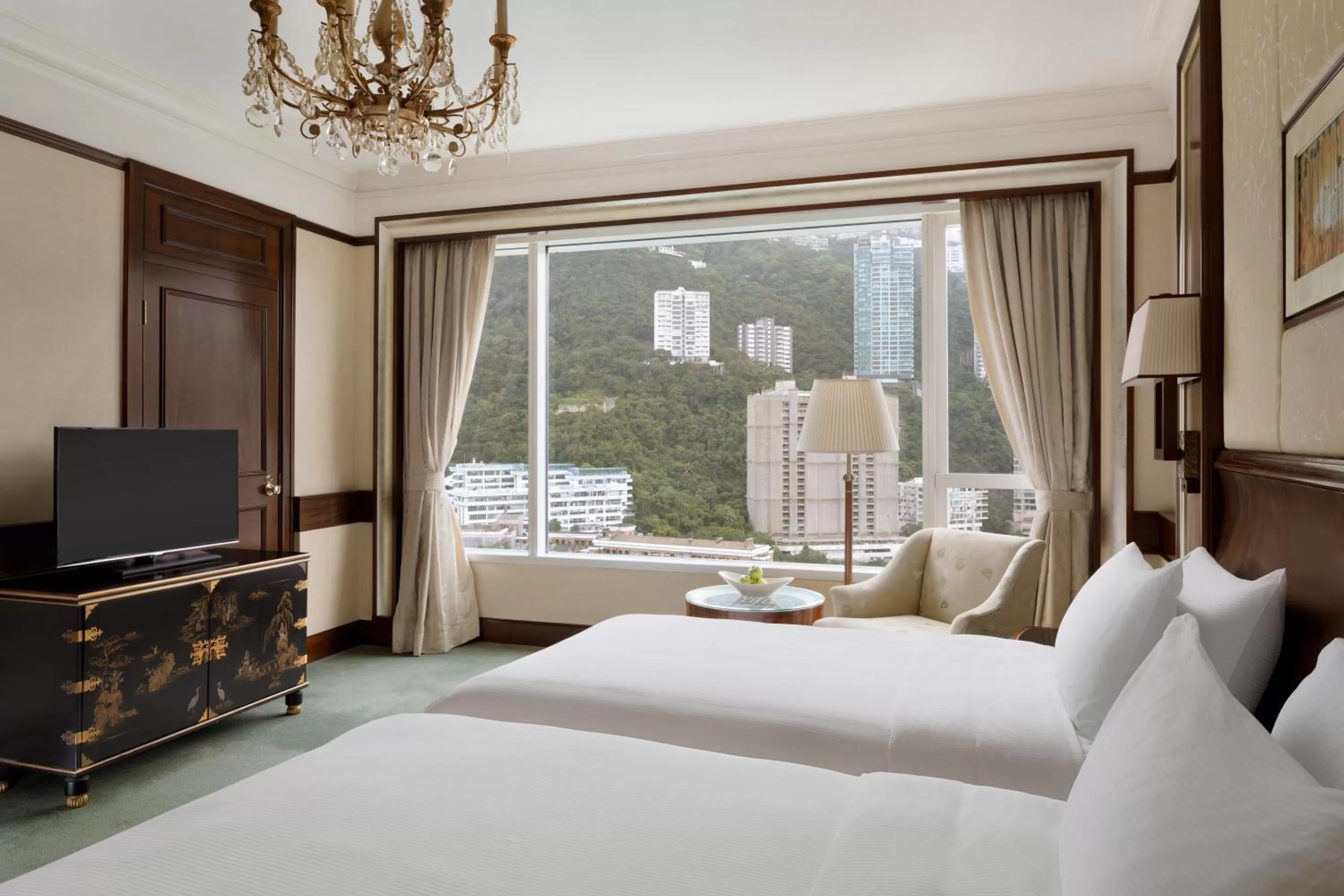 Bedroom, Bed in Island Shangri-La, Hong Kong