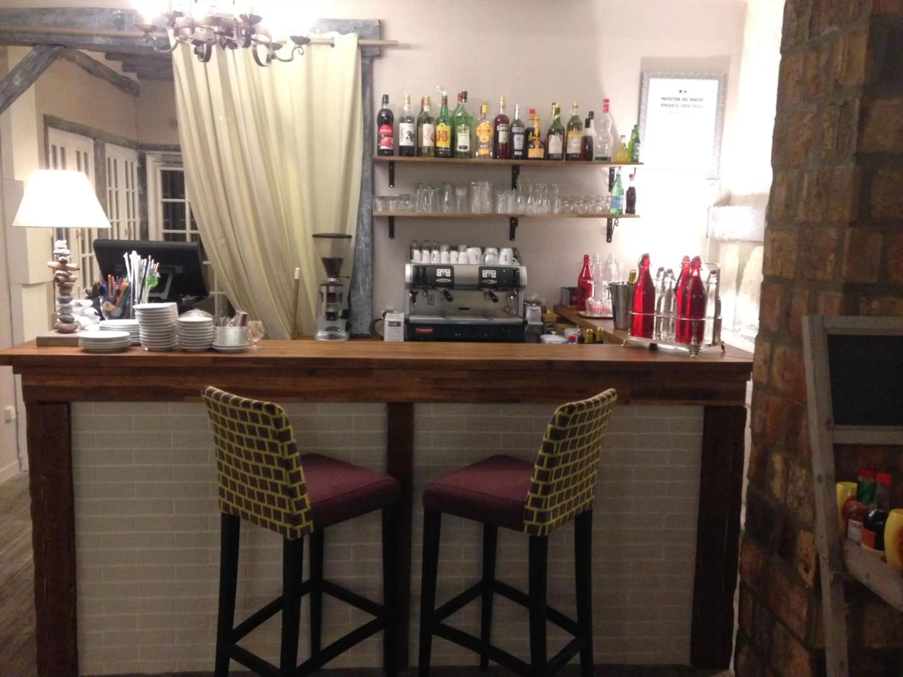 Lounge or bar in Logis Hôtel Les Nymphéas