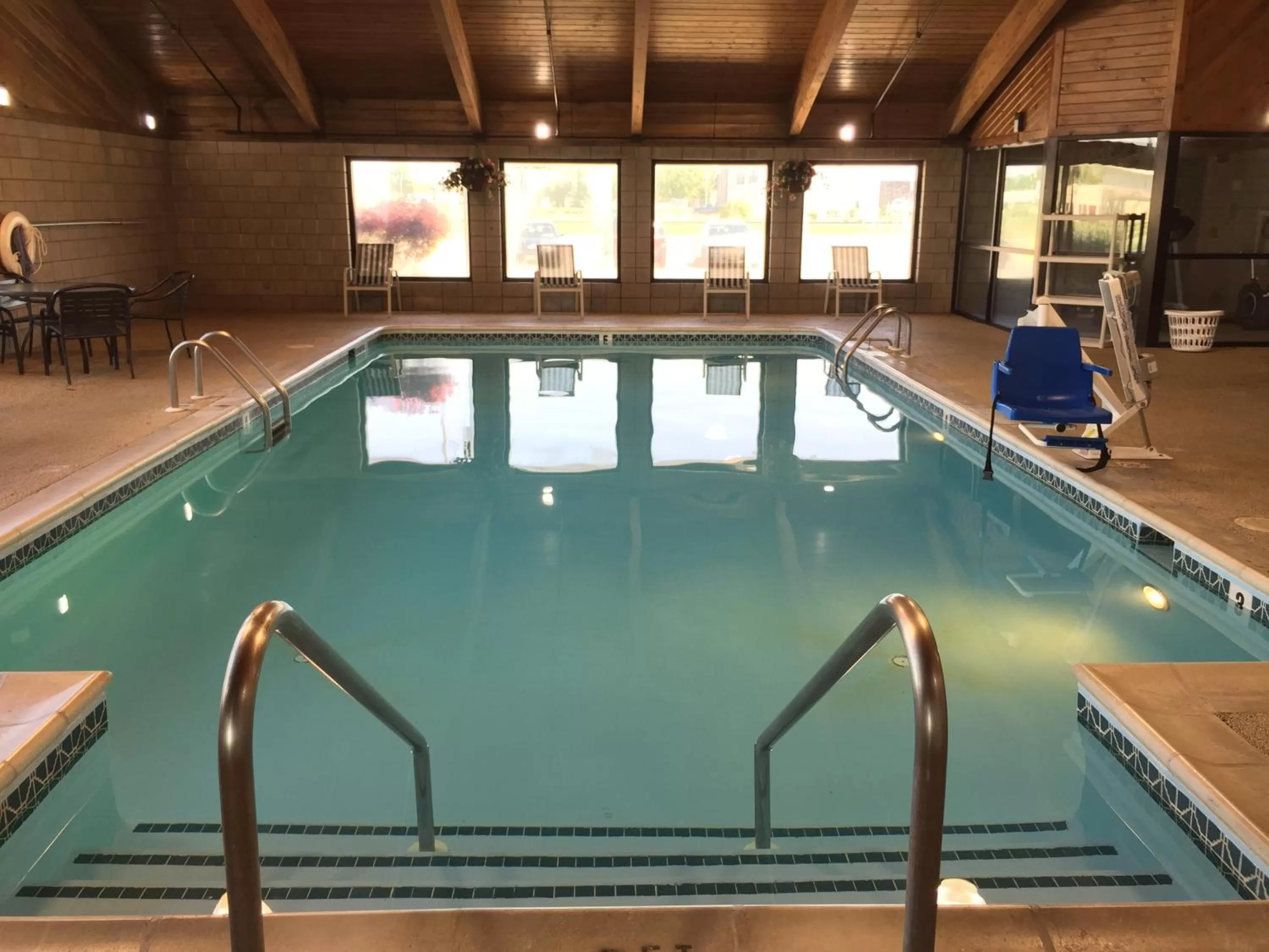 Swimming pool in Quality Inn & Suites Harrington - Milford