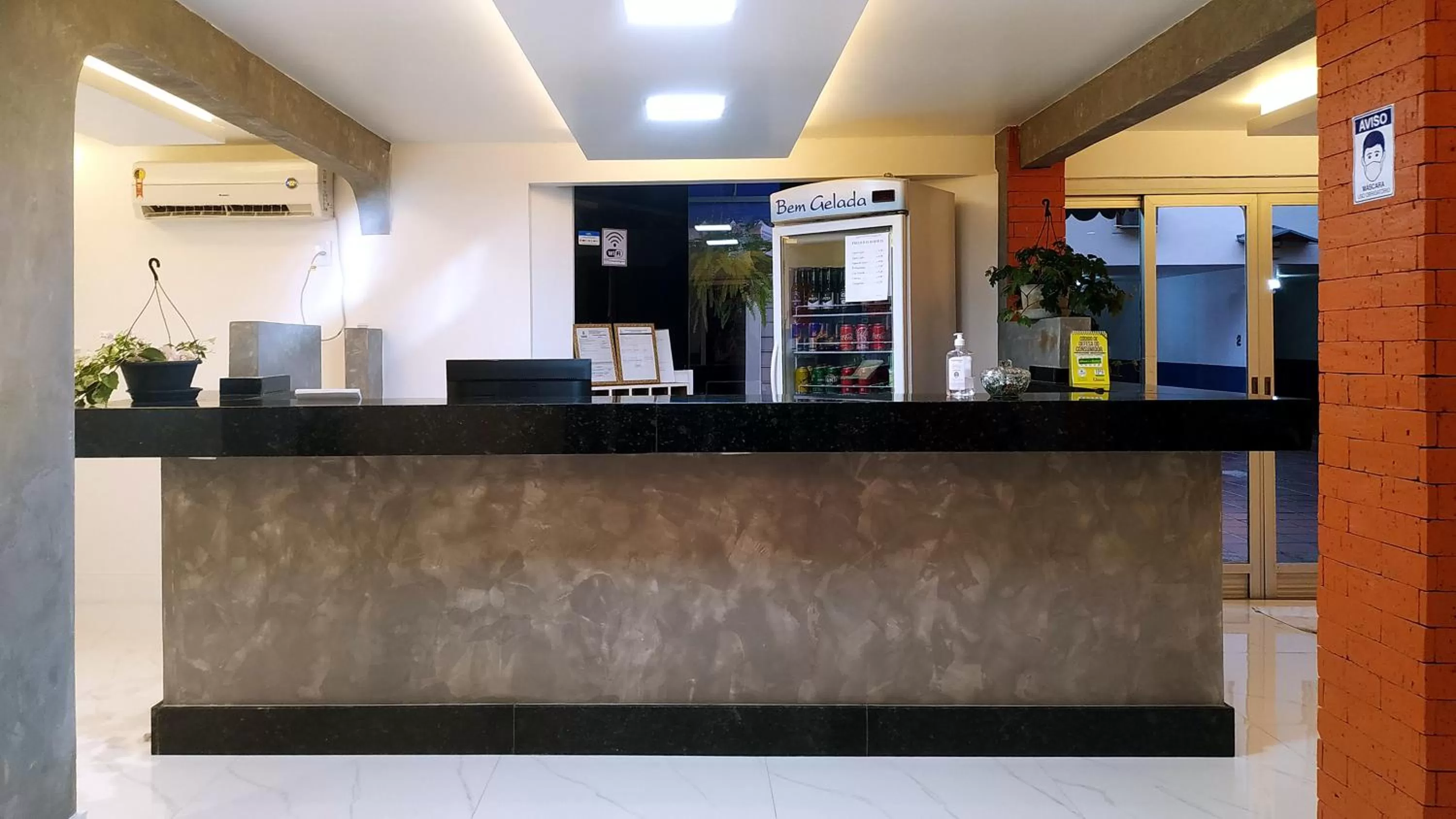 Lobby or reception in GUINZA