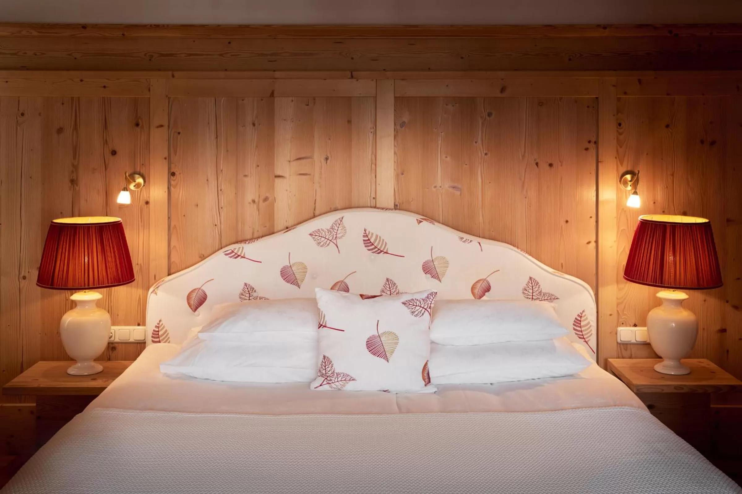 Bedroom, Bed in Relais & Châteaux Hotel Tennerhof